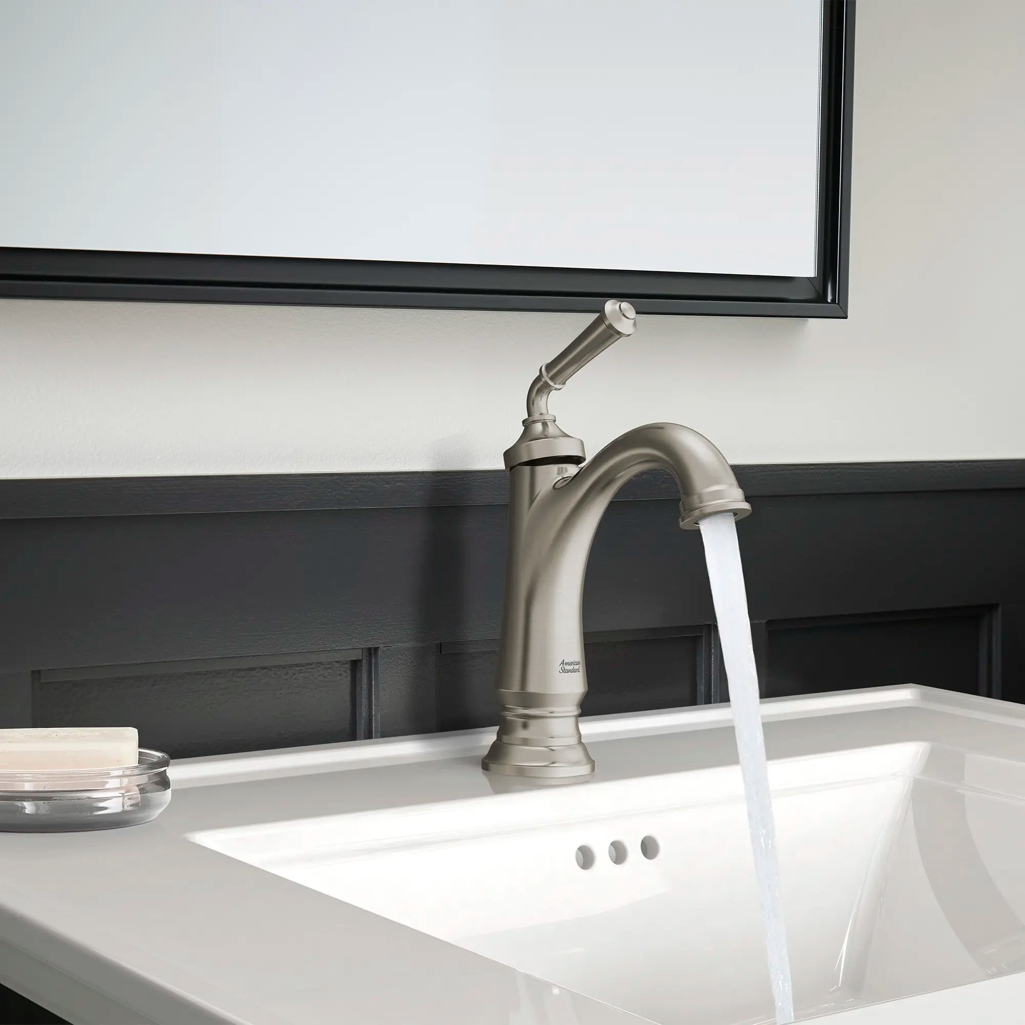 Delancey® - Robinet de salle de bain monotrou à poignée unique 1,2 gpm/4,5 L/min avec poignée à levier // NICKEL BROSSÉ // 238740_DELANCEY_EnvironmentCloseUp_7052107.295_0001_Jan2024_CDNwebp.webp