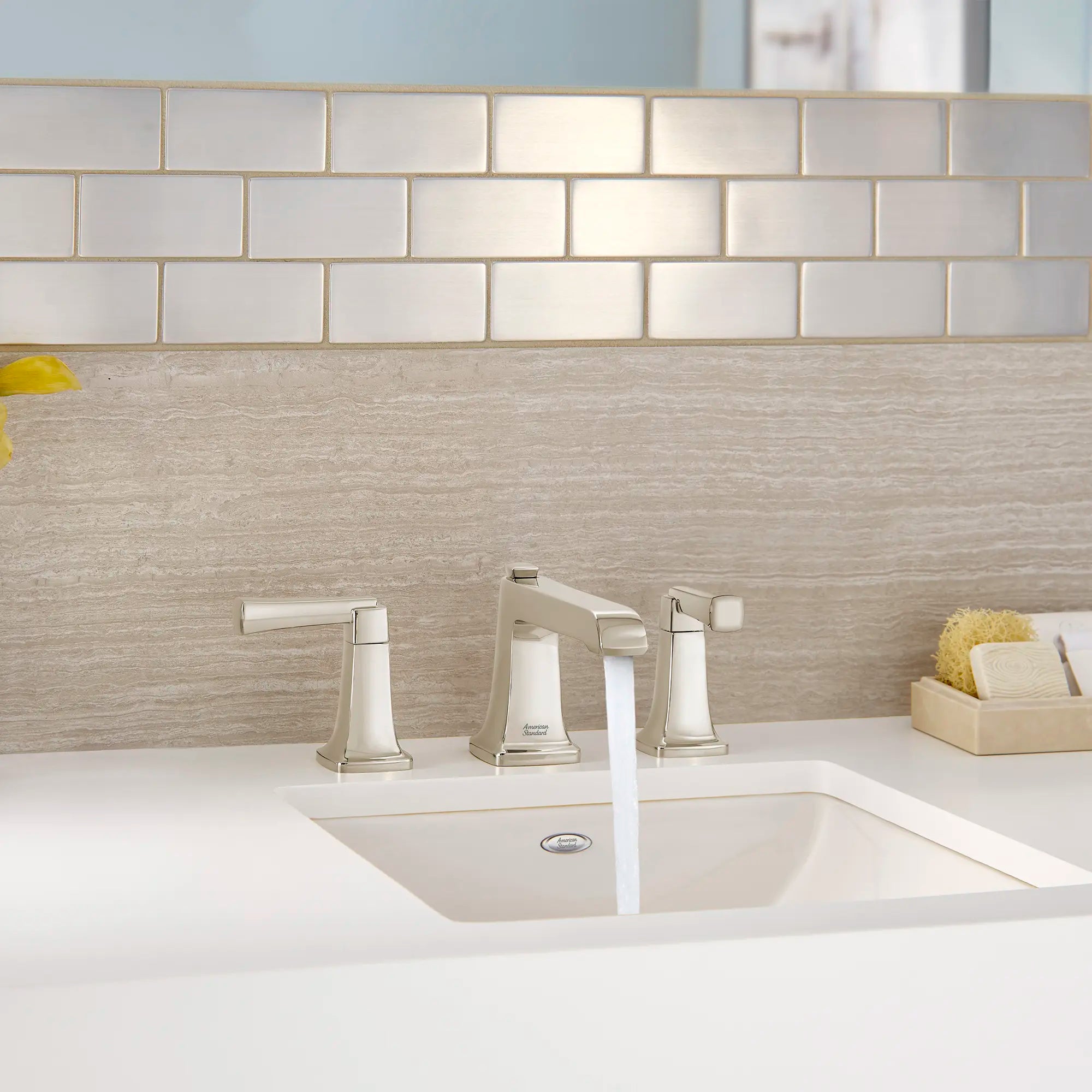 Townsend® - Robinet de salle de bain à 2 poignées espacées de 8 po 1,2 gpm/4,5 L/min avec poignées à levier // NICKEL POLI // 238743_Townsend_EnvironmentCloseUp_7353841.013_0001_Jan2024_CDNwebp.webp