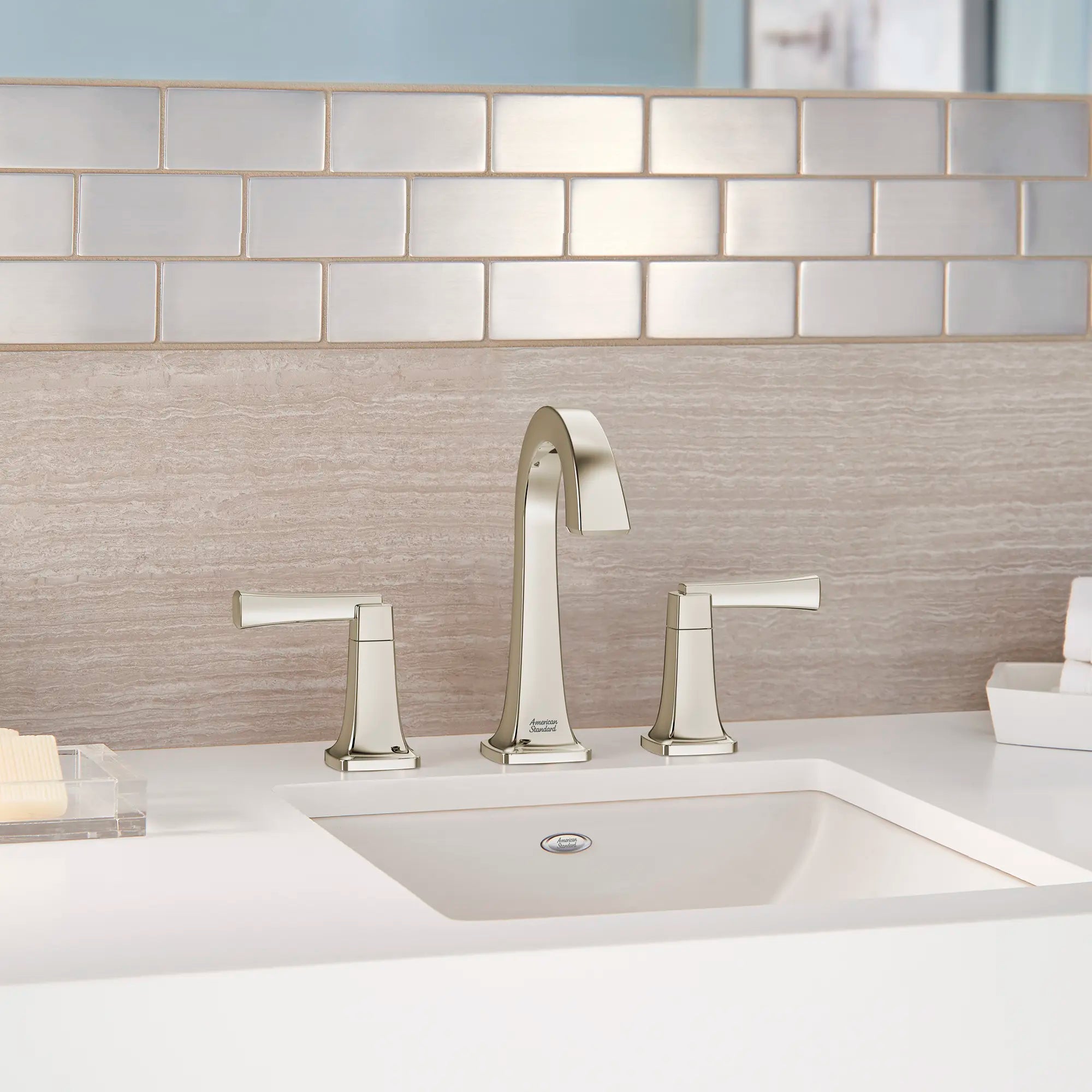 Townsend® - Robinet de salle de bain à 2 poignées espacées de 8 po 1,2 gpm/4,5 L/min avec poignées à levier // NICKEL POLI // 238745_Townsend_EnvironmentCloseUp_7353801.013_0001_Jan2024_CDNwebp.webp