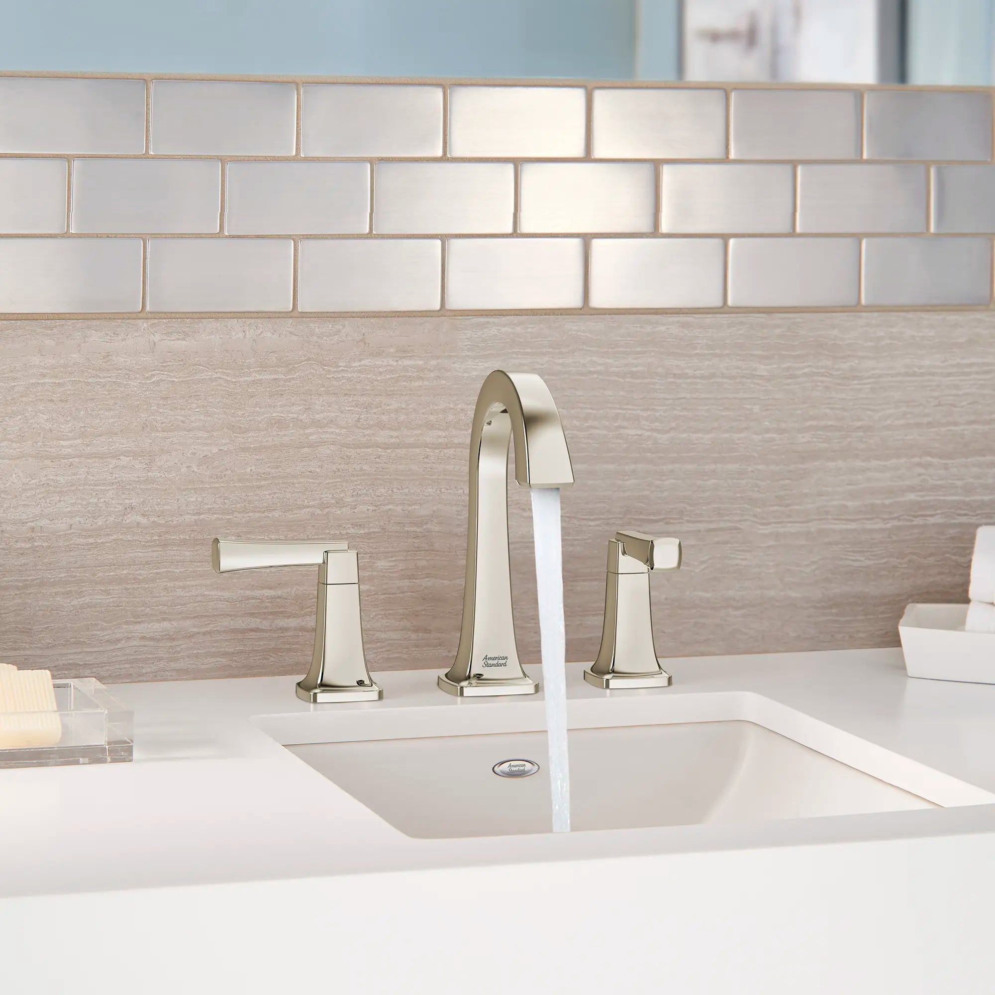 Townsend® - Robinet de salle de bain à 2 poignées espacées de 8 po 1,2 gpm/4,5 L/min avec poignées à levier // NICKEL POLI // 238746_Townsend_EnvironmentCloseUp_7353801.013_0002_Jan2024_CDNwebp.webp