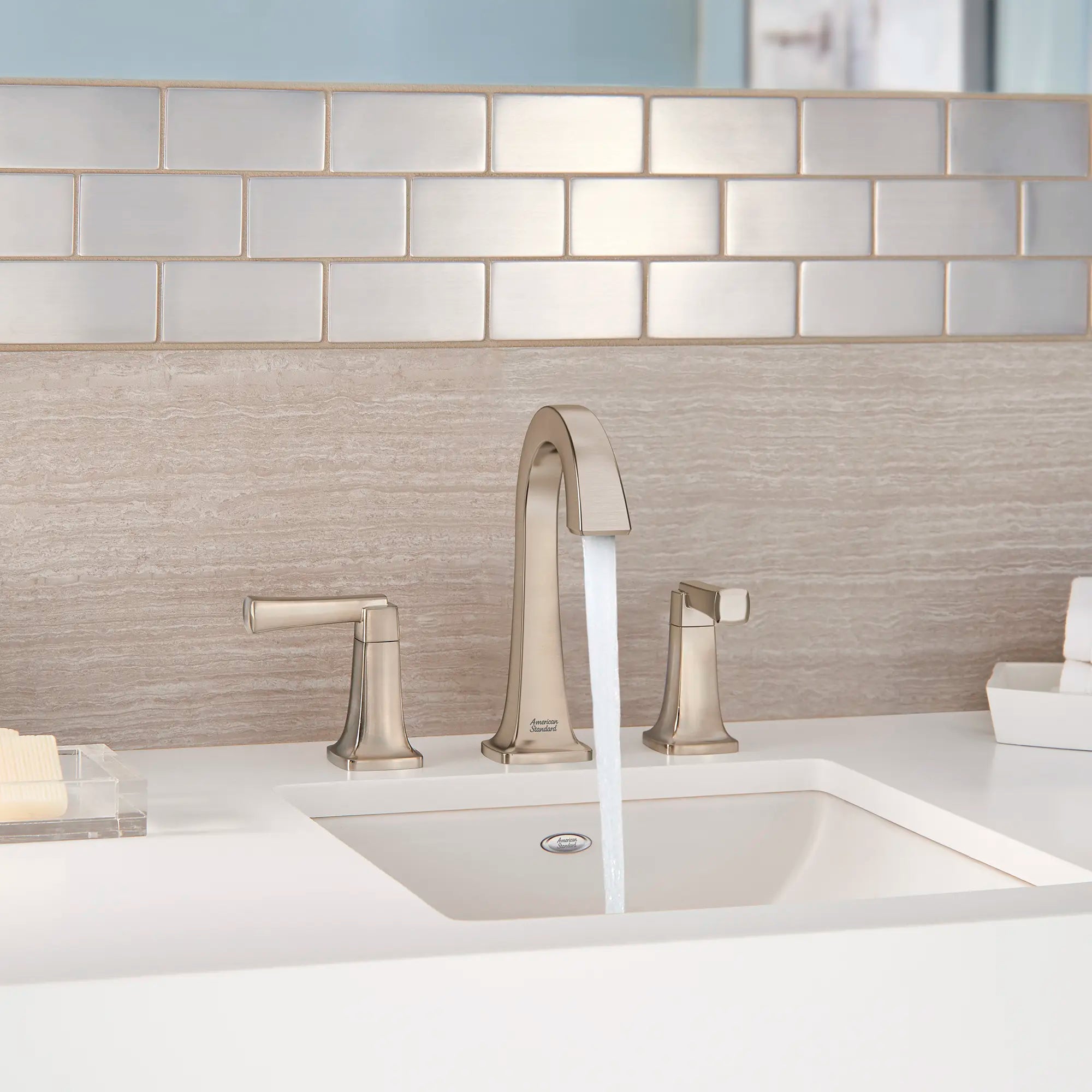 Townsend® - Robinet de salle de bain à 2 poignées espacées de 8 po 1,2 gpm/4,5 L/min avec poignées à levier // NICKEL BROSSÉ // 238747_Townsend_EnvironmentCloseUp_7353801.295_0001_Jan2024_CDNwebp.webp