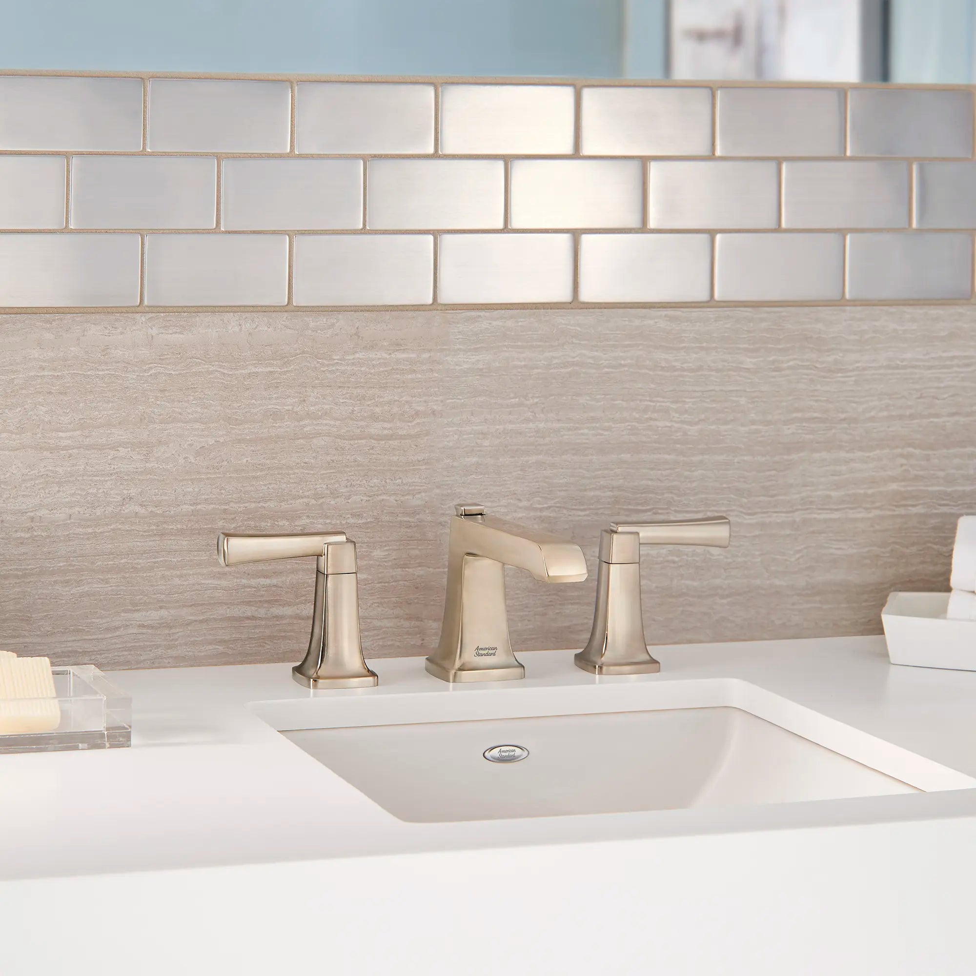 Townsend® - Robinet de salle de bain à 2 poignées espacées de 8 po 1,2 gpm/4,5 L/min avec poignées à levier // NICKEL BROSSÉ // 238749_Townsend_EnvironmentCloseUp_7353841.295_0002_Jan2024_CDNwebp.webp