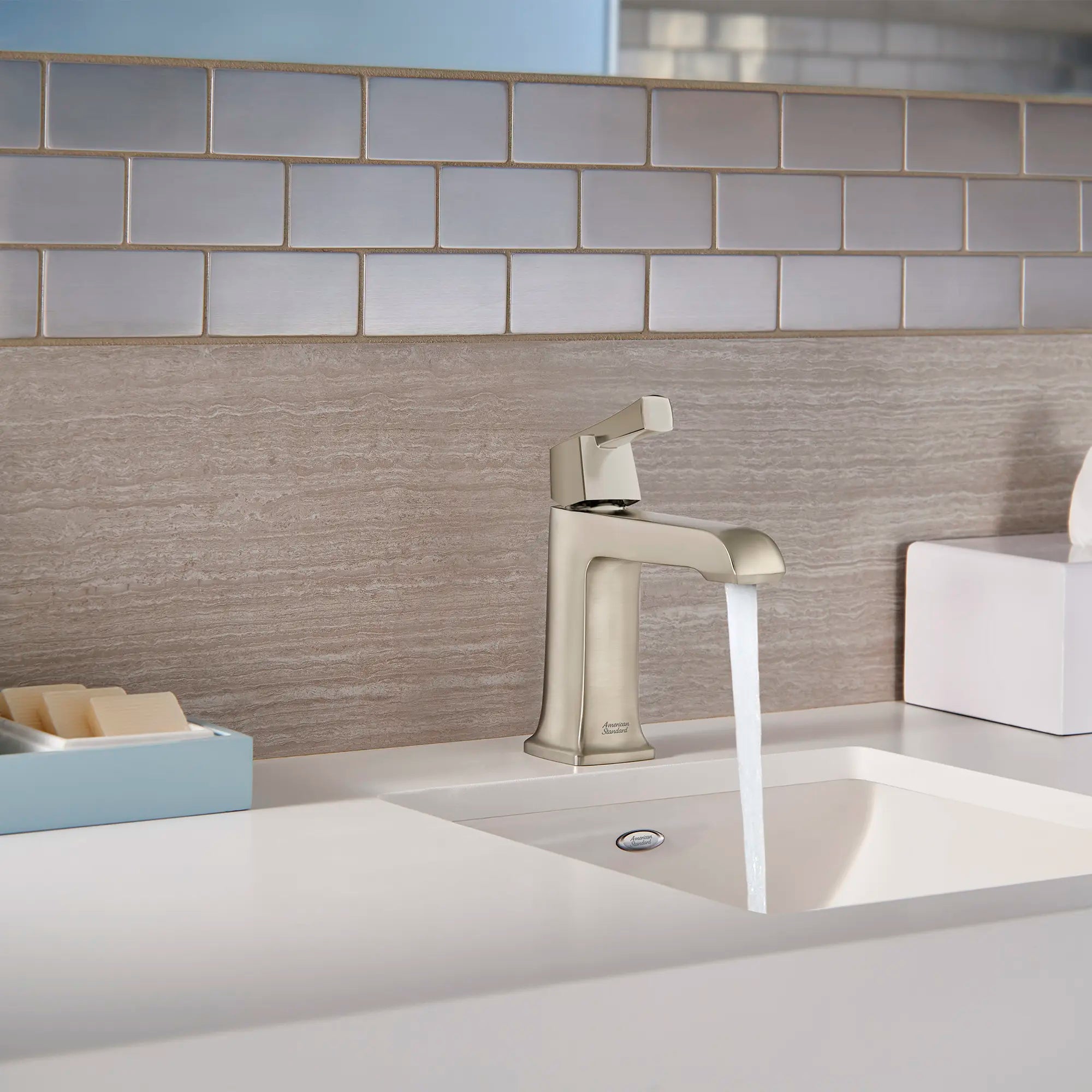 Townsend® - Robinet de salle de bain monotrou à poignée unique 1,2 gpm/4,5 L/min avec poignée à levier // NICKEL BROSSÉ // 238753_Townsend_EnvironmentCloseUp_7353101.295_0001_Jan2024_CDNwebp.webp