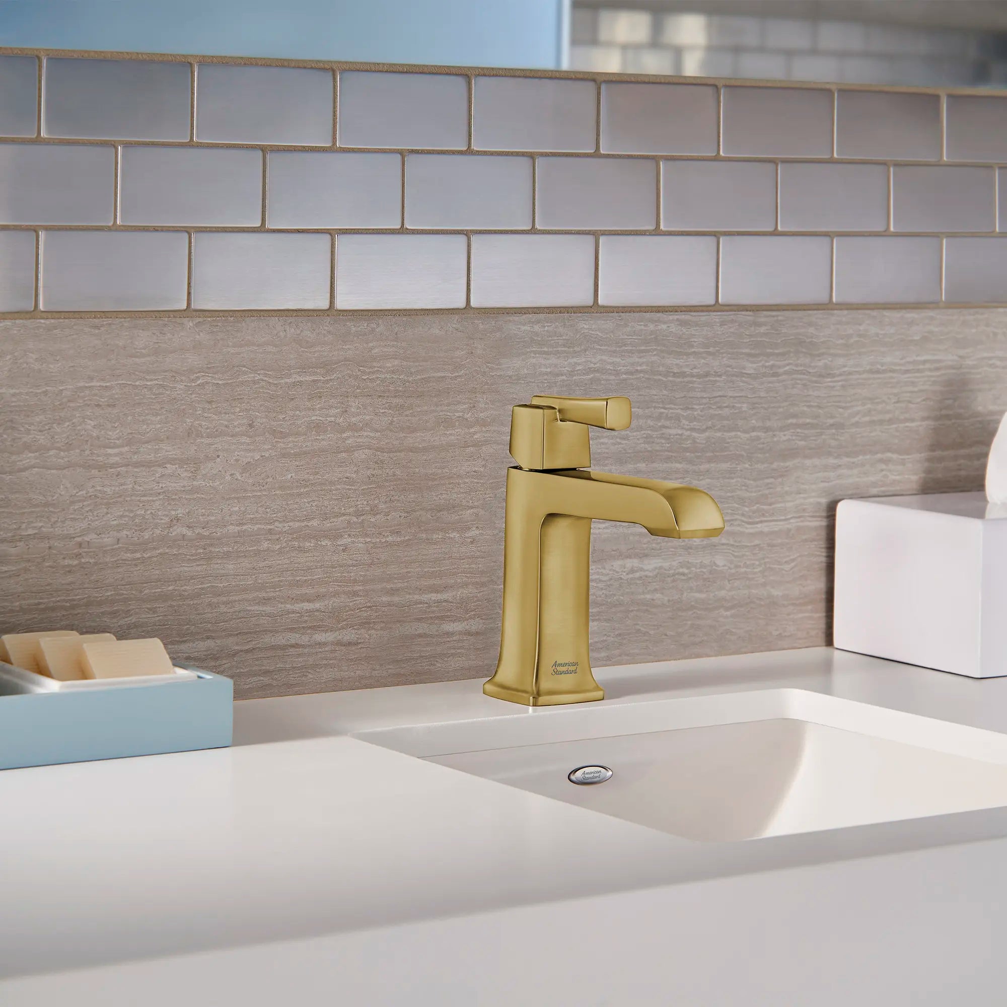 Townsend® - Robinet de salle de bain monotrou à poignée unique 1,2 gpm/4,5 L/min avec poignée à levier // AUBE FRAÎCHE BROSSÉ // 238754_Townsend_EnvironmentCloseUp_7353101.GN0_0001_Jan2024_CDNwebp.webp