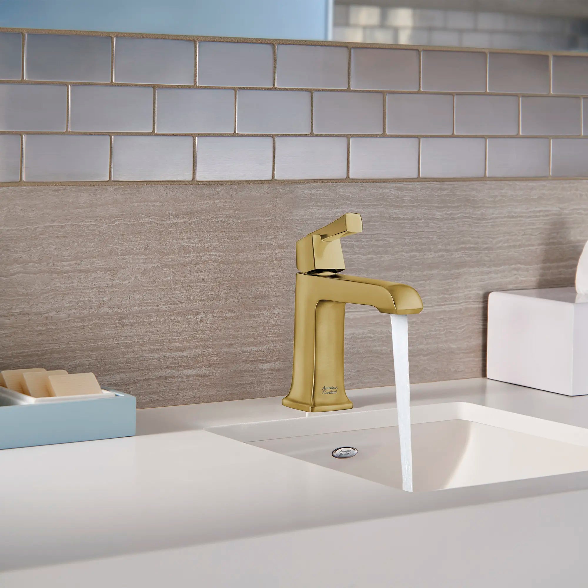 Townsend® - Robinet de salle de bain monotrou à poignée unique 1,2 gpm/4,5 L/min avec poignée à levier // AUBE FRAÎCHE BROSSÉ // 238755_Townsend_EnvironmentCloseUp_7353101.GN0_0002_Jan2024_CDNwebp.webp