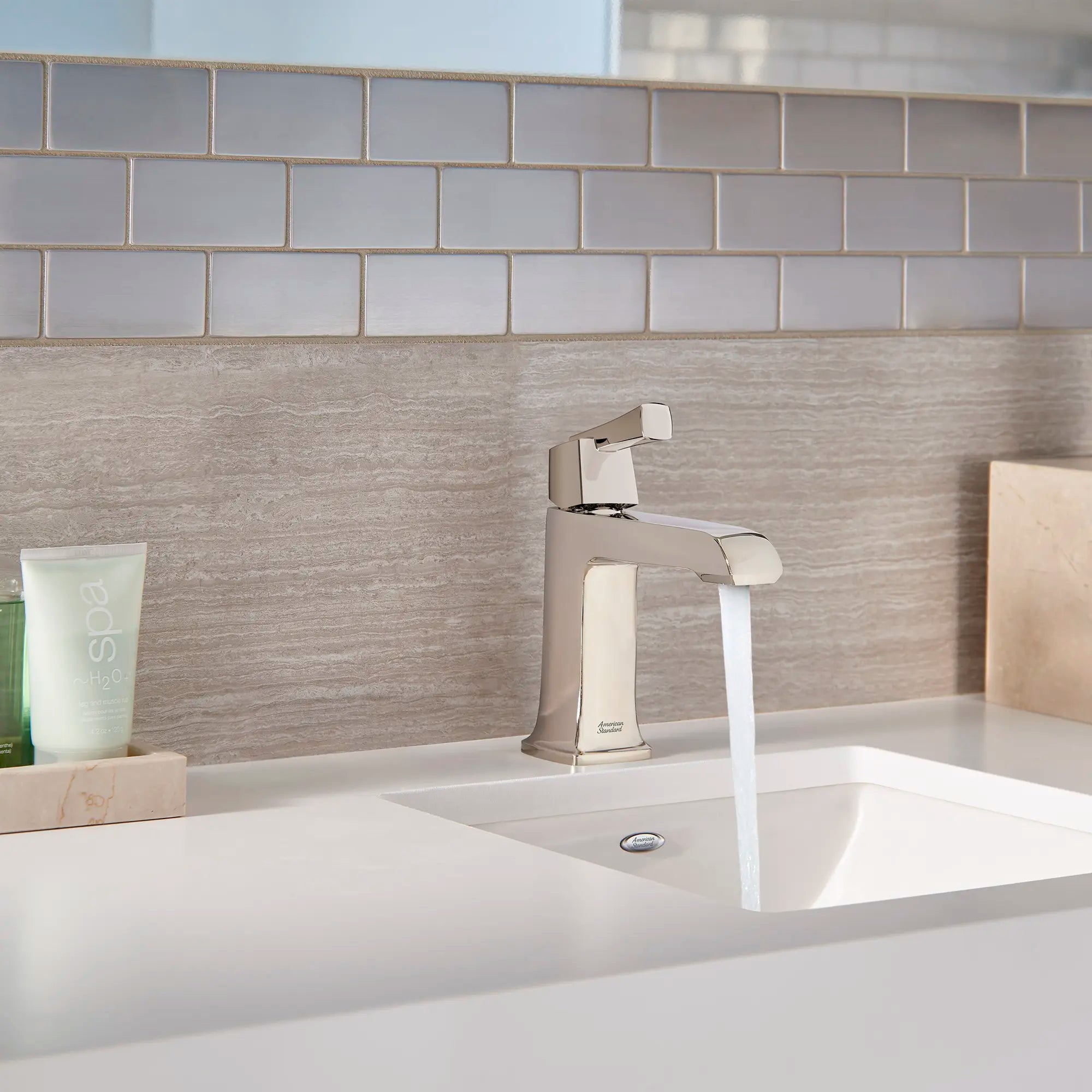 Townsend® - Robinet de salle de bain monotrou à poignée unique 1,2 gpm/4,5 L/min avec poignée à levier // NICKEL POLI // 238756_Townsend_EnvironmentCloseUp_7353101.013_0001_Jan2024_CDNwebp.webp