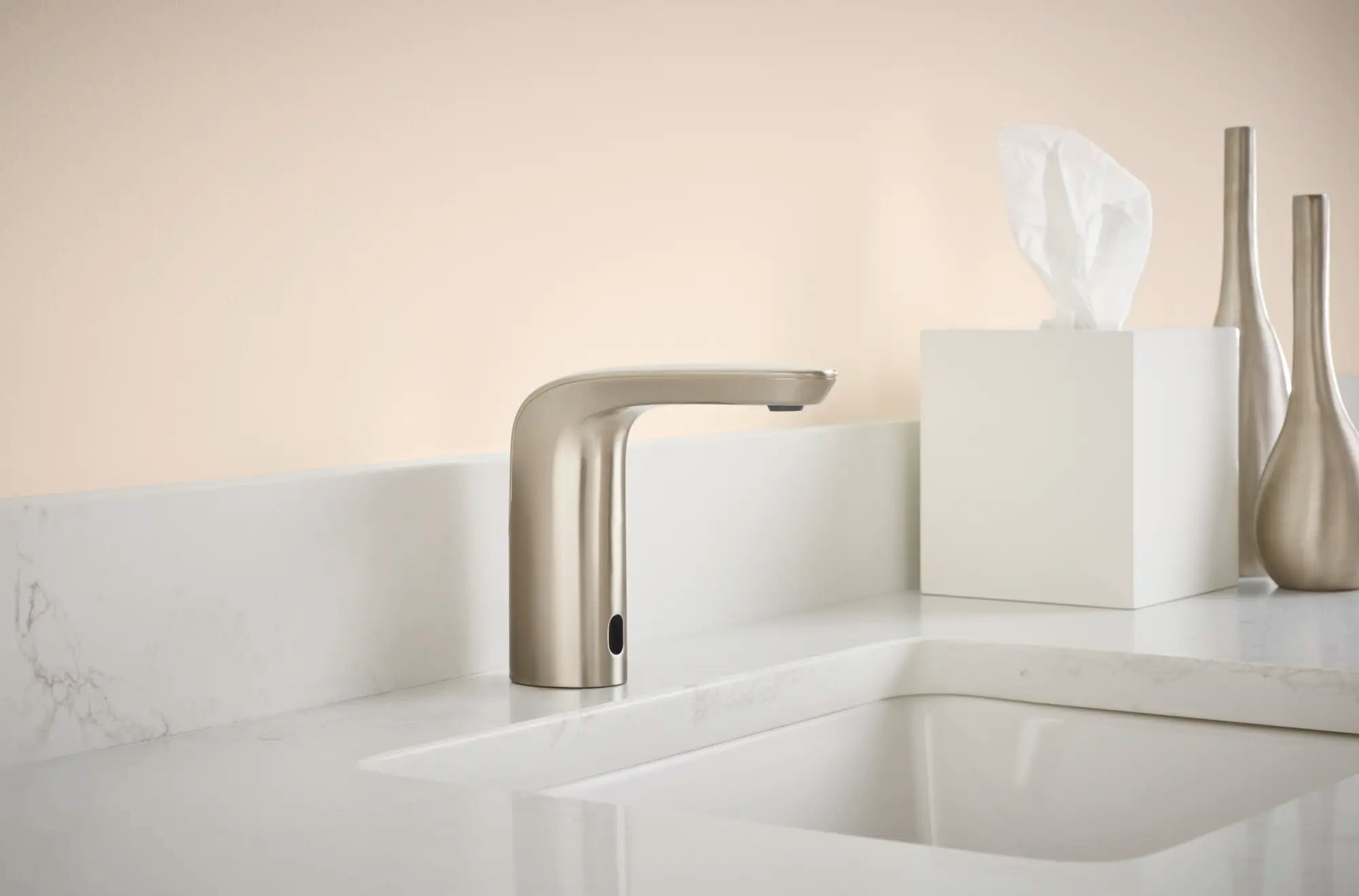 NextGen Selectronic® -  robinet sans contact, alimentation à pile avec butée de sécurité SmarTherm + ADM, 0,5 gpm/1,9 L/min // BRUSHED NICKEL // 244274_B-_7755305295_CDNwebp.webp