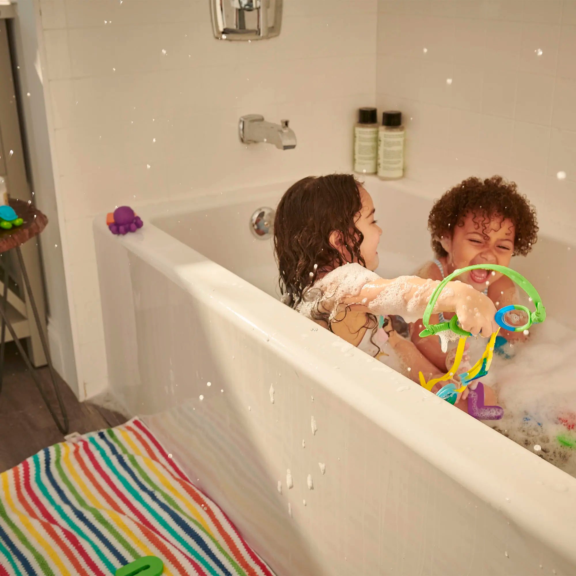 Baignoire Studio® 60 x 32 po avec tablier intégré, plomberie hors-sol et renvoi à gauche // 60 X 32 IN / LEFT / BLANC // 258918_L-2574202020_1_CDNwebp.webp