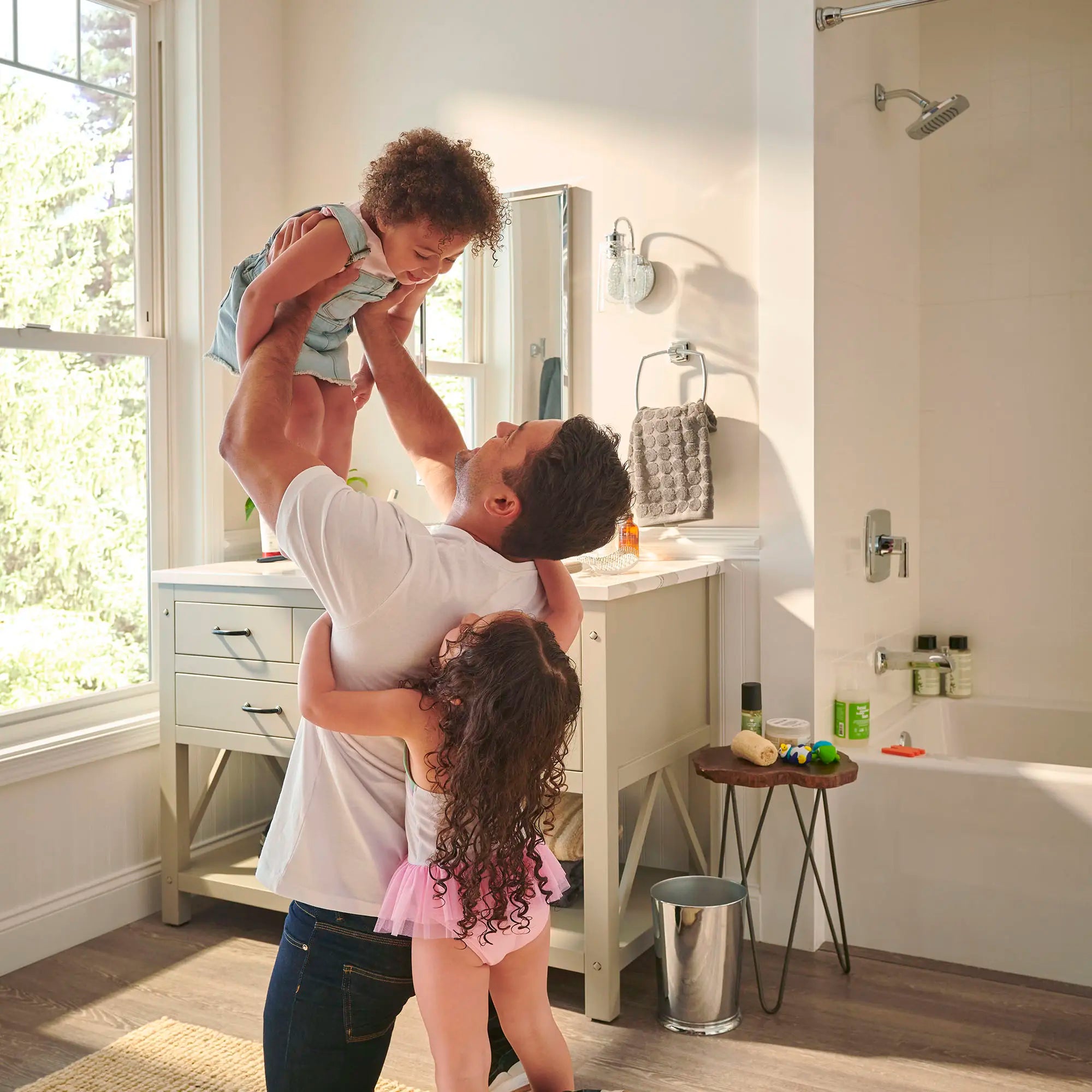 Townsend® - Ensemble de robinetterie pour baignoire/douche 1,75 gpm/6,6 L/min incluant une pomme de douche à économie d'eau, une cartouche à pression équilibrée en double céramique et une poignée à levier // TUB & SHOWER / 1.75 GPM / CHROME POLI // 258928_L-TU353508002_1660509002_CDNwebp.webp