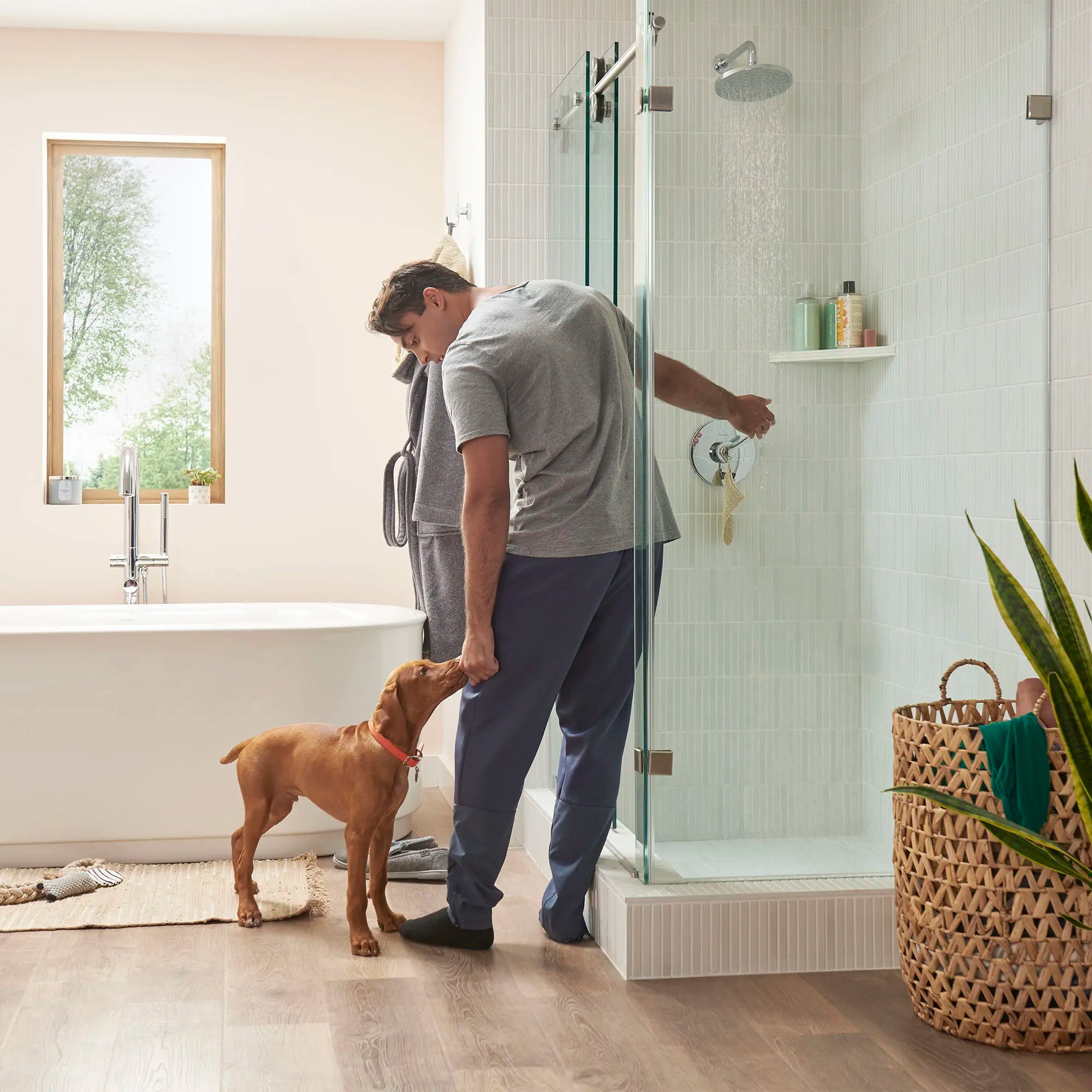 Baignoire autoportante Studio® S 68 x 34 po avec renvoi central // BLANC // 258936_L-2549004020_T064951002_TU105501002_TU105507002_1660527002_1660528002_CDNwebp.webp