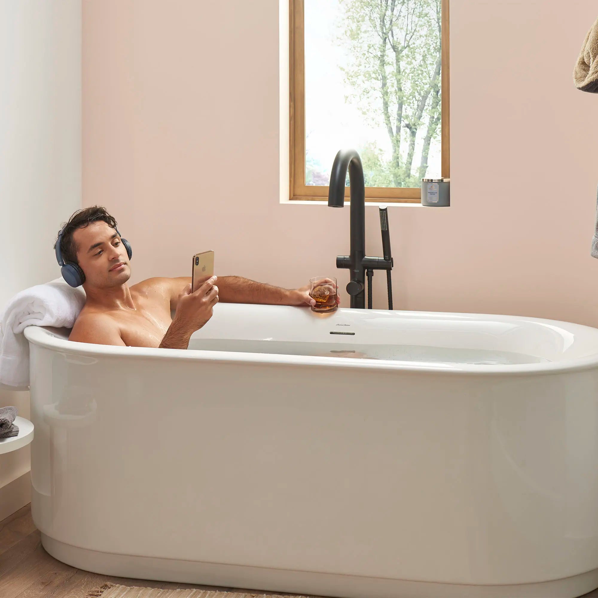 Robinet de baignoire autoportant rond contemporain pour robinetterie brute Flash® avec poignée à levier // NOIR MAT // 258989_L-2549004020_T064951243_5_CDNwebp.webp