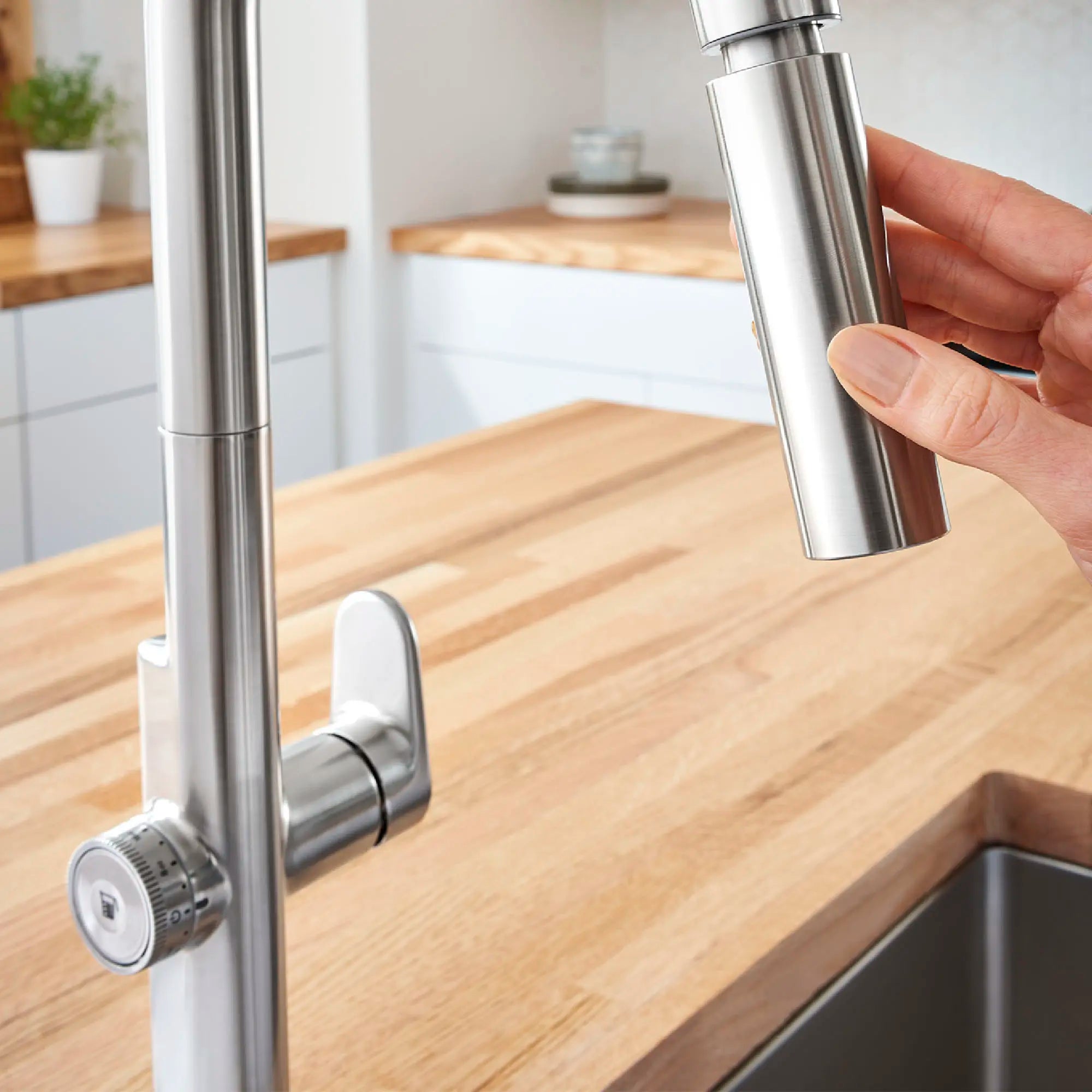 Robinet de cuisine rétractable Beale MeasureFill à deux poignées et jet double, 1,5 gpm (5,7 L/min) et cadran MeasureFill // INOX // 259078_L-4931360075_8_CDNwebp.webp