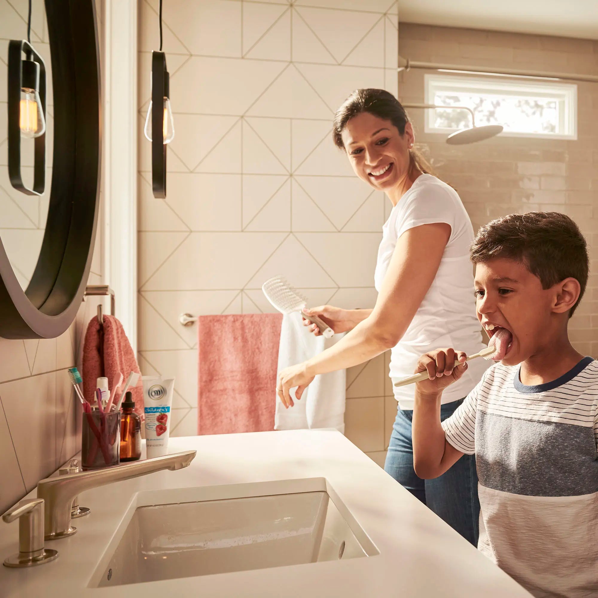 Studio® S - Robinet espacé, bec bas, poignées à levier 4,5 L/min/1,2 gpm  // NICKEL BROSSÉ // 259278_L-7105857295_3_CDNwebp.webp