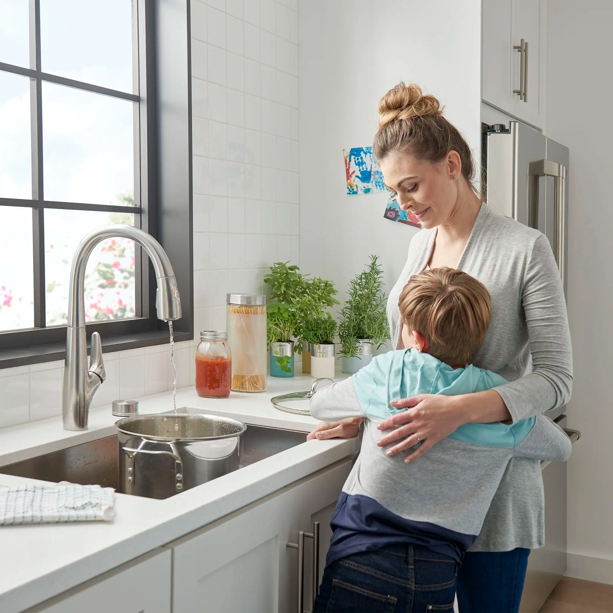 Robinet de cuisine rétractable Saybrook® à monocommande et jet double, 1,5 gpm, avec filtre // INOX // 259283_L-4902330075_18_CDNwebp.webp