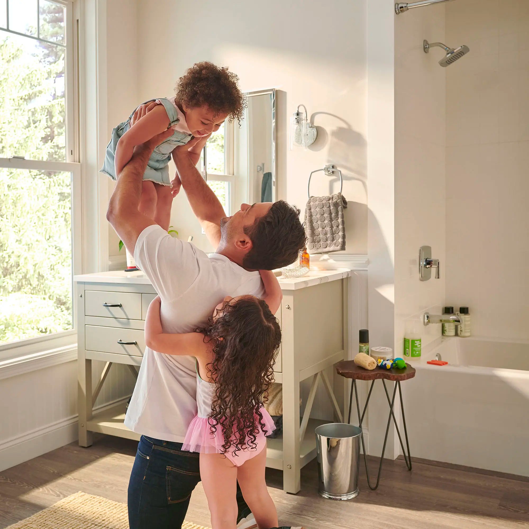 Townsend® - Bec de baignoire inverseur à enfiler de 6-1/2 po // CHROME POLI // 259505_L-TU353502002_1660245002_CDNwebp.webp