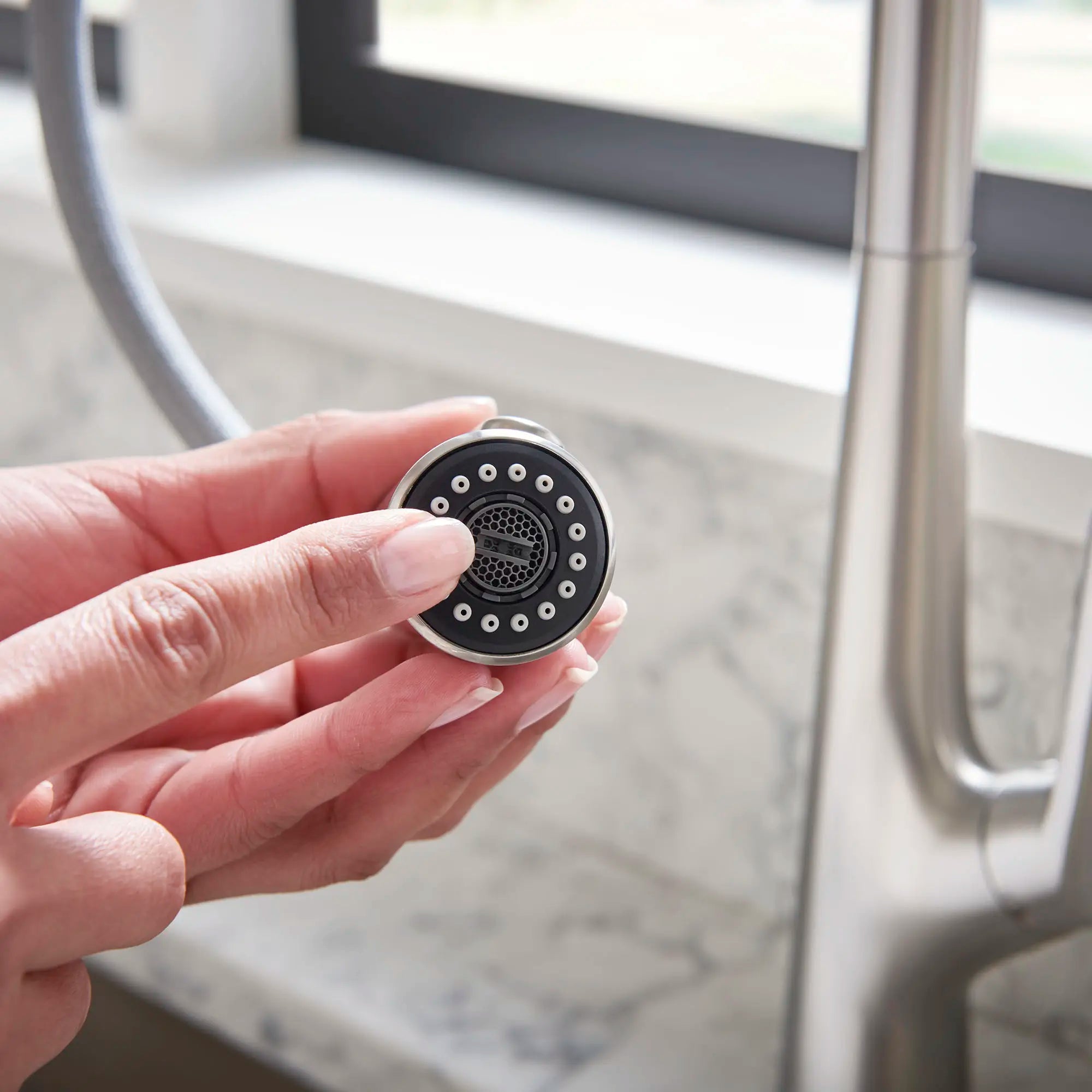 Robinet de cuisine rétractable Copley avec distributeur de savon // INOX // 259669_L-7032300075_2_CDNwebp.webp