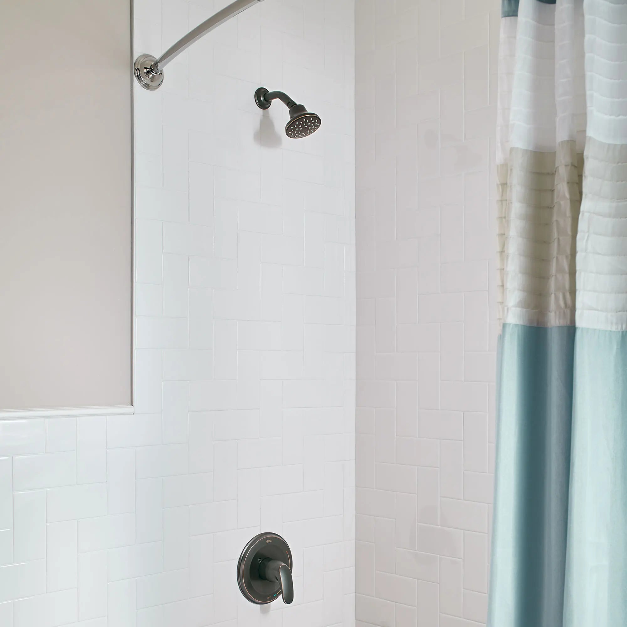 Colony® PRO - Ensemble de robinetterie pour douche 1,75 gpm/6,6 L/min incluant une pomme de douche à économie d'eau, une cartouche à pression équilibrée en double céramique et une poignée à levier // SHOWER / BRONZE LEGACY // 259935_T075507278_CDNwebp.webp