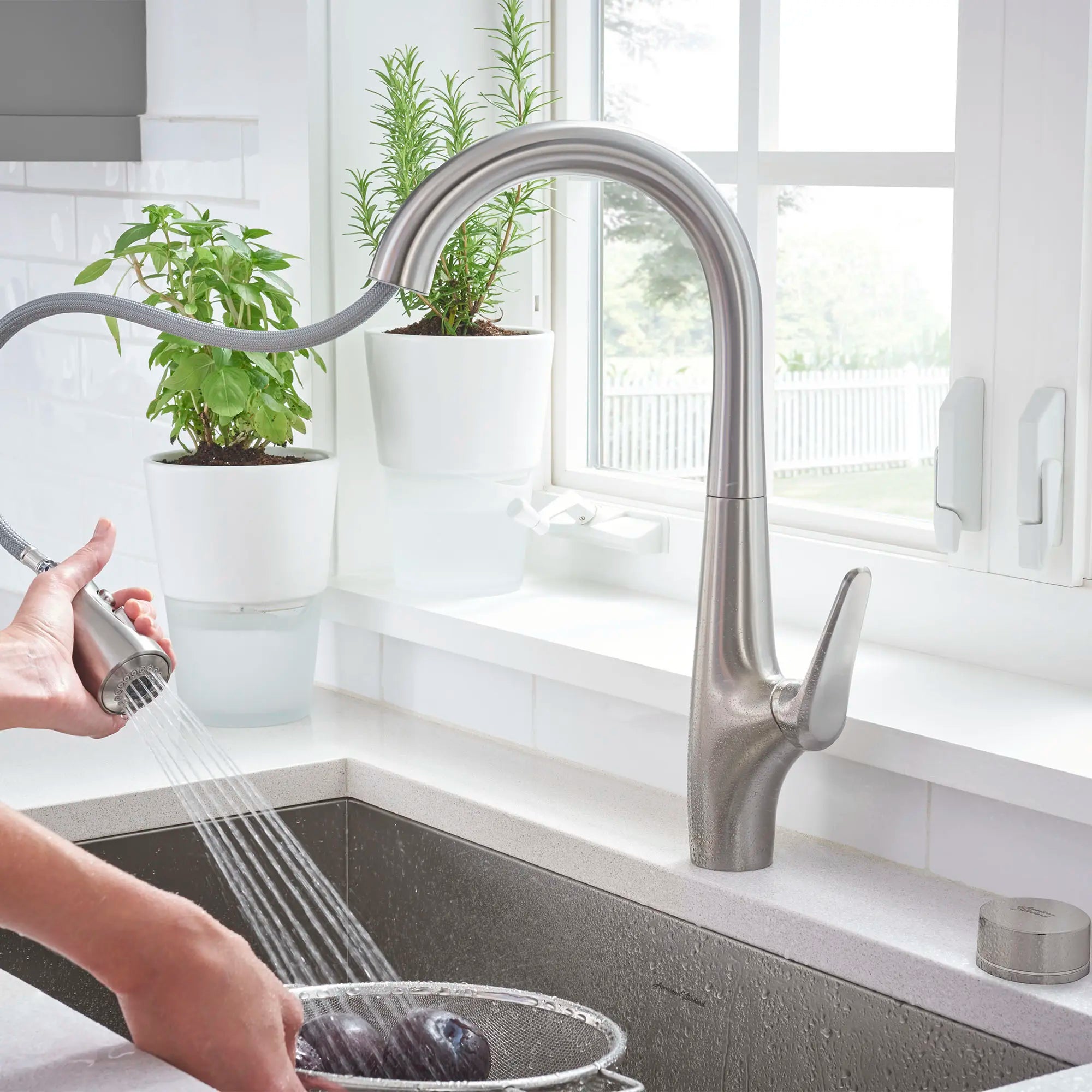 Robinet de cuisine rétractable Saybrook® à monocommande et jet double, 1,5 gpm, avec filtre // INOX // 260052_L-4902330075_4_CDNwebp.webp