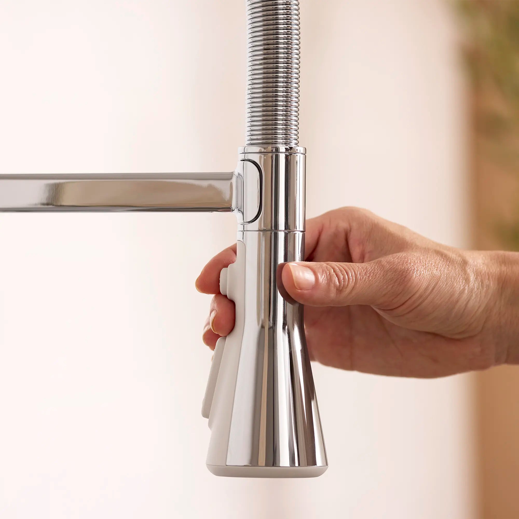 Robinet de cuisine semi-professionnel Aspirations  // CHROME POLI // 262124_Aspirations_Lifestyle_1048820000_0002_April2025_CDNwebp.webp