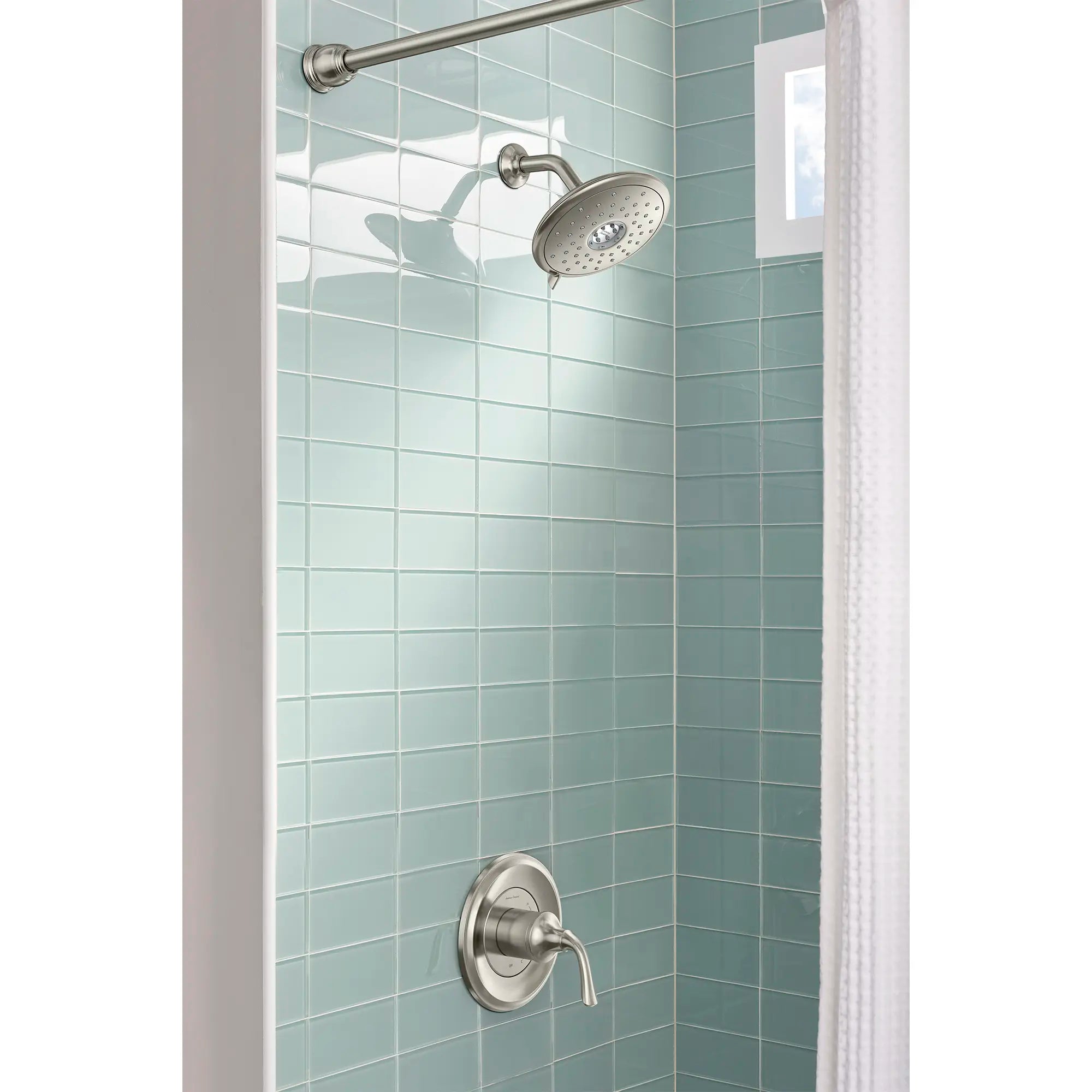Pomme de douche fixe Spectra® de 7 po, 1,8 gpm/6,8 L/min // NICKEL BROSSÉ // 262262_B-9038074295_0_CDNwebp.webp
