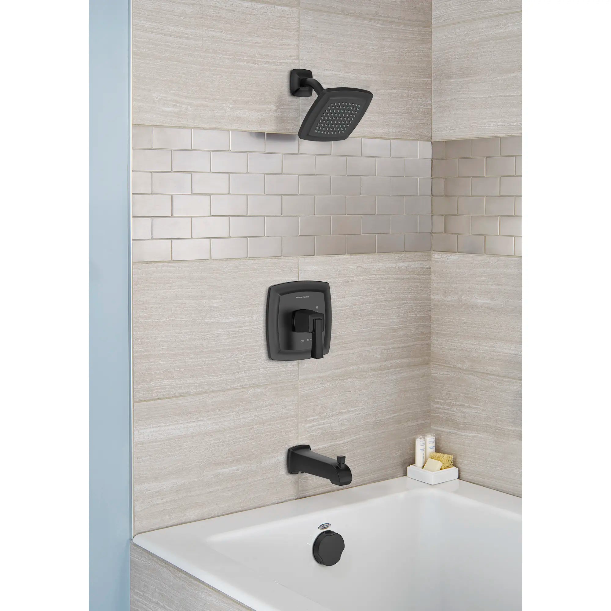 Pomme de douche fixe Townsend® de 6 po, économie d'eau : 1,8 gpm/6,8 L/min // NOIR MAT // 262264_B-TU353508243_1660509243_0_CDNwebp.webp