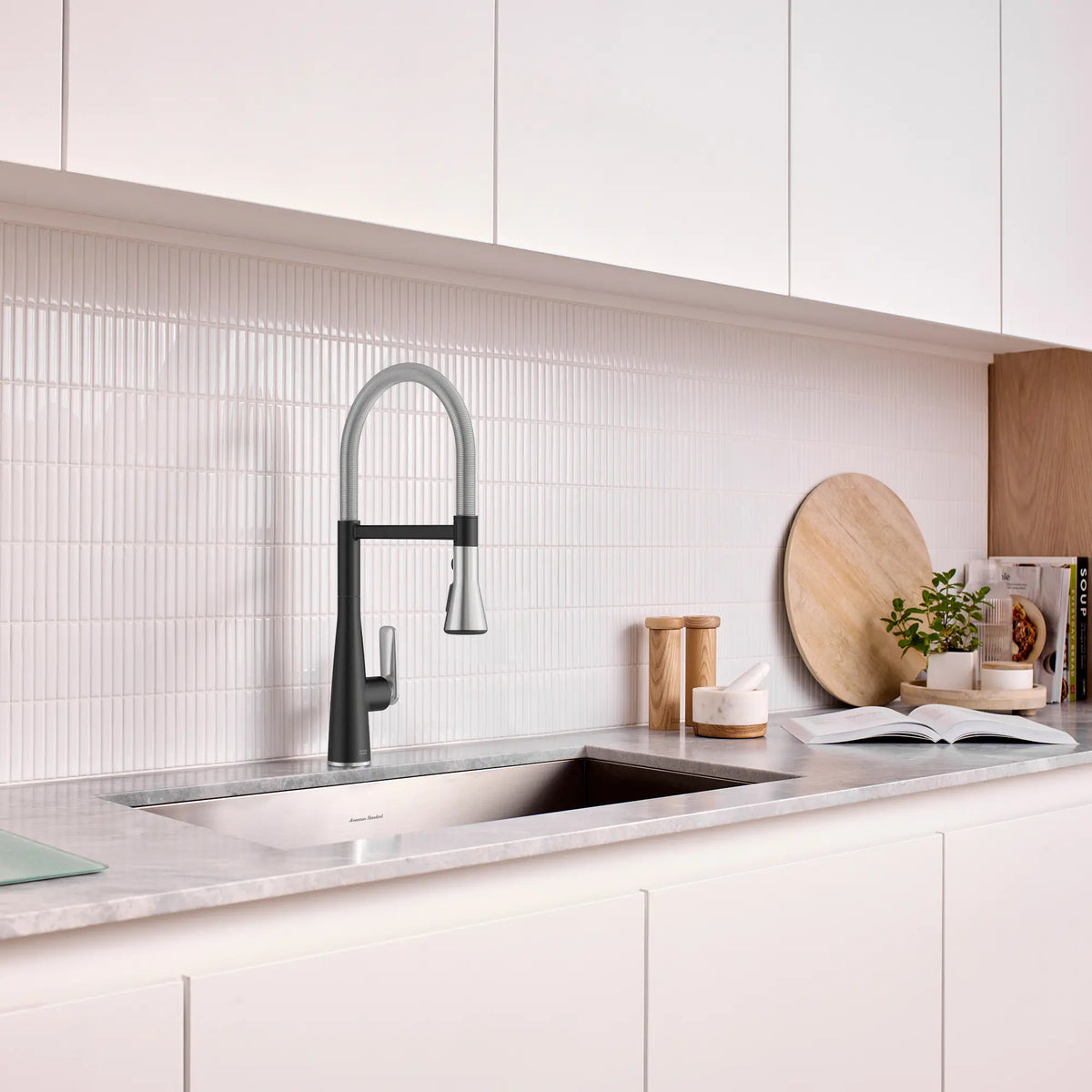Robinet de cuisine semi-professionnel Aspirations  // NOIR MAT/INOX // 263013_Aspirations_EnvironmentCloseUp_1048824230_0001_May2025_0_CDNwebp_fd28be34-c9a5-42f1-a8b0-a56ae93ac41f.webp