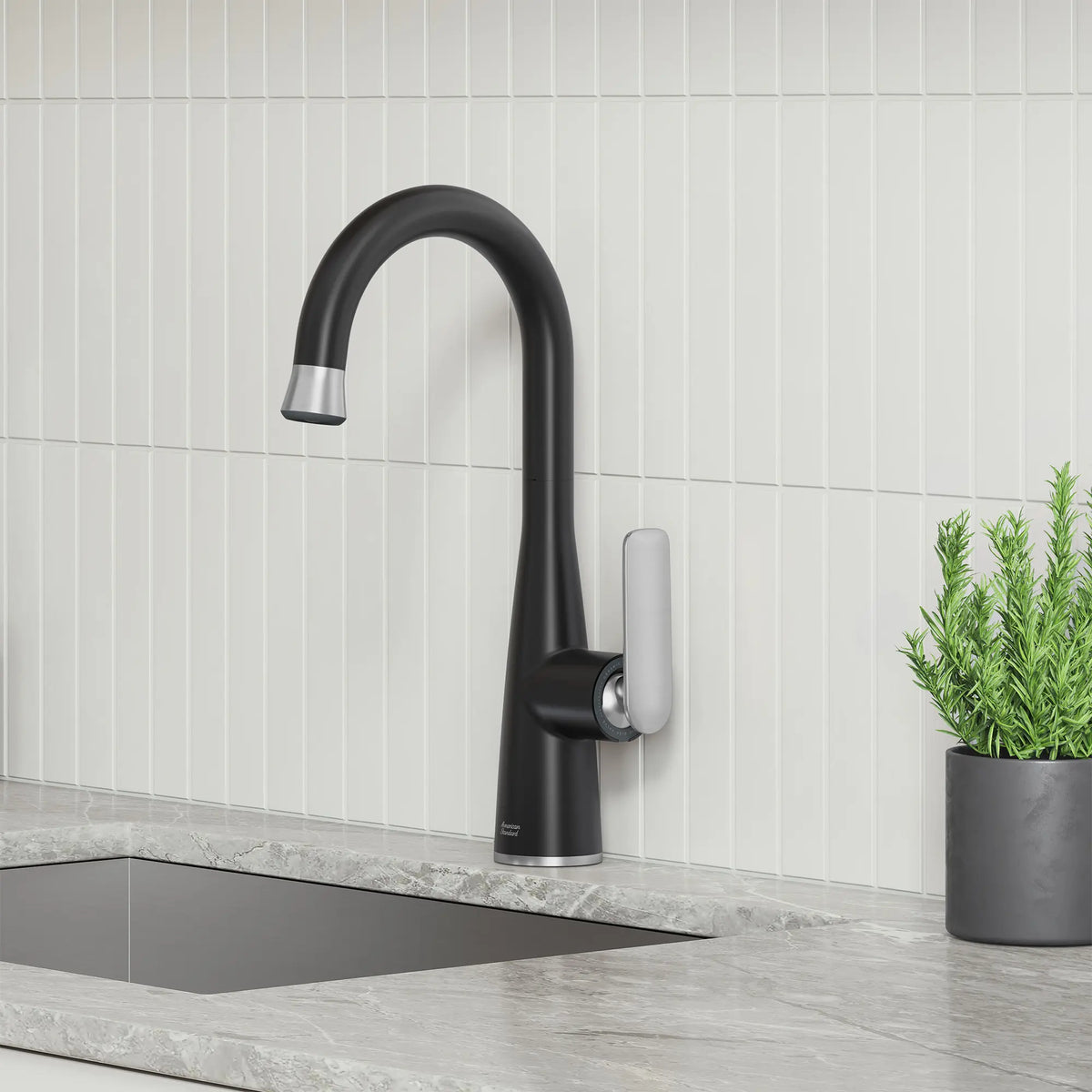Robinet de bar à bec rétractable Aspirations  // NOIR MAT/INOX // 263026_Aspirations_EnvironmentCloseUpl_1048274230_0002_FEBURARY2025_0_CDNwebp_402537f8-3845-4988-a5e9-7985ffa4b7f6.webp