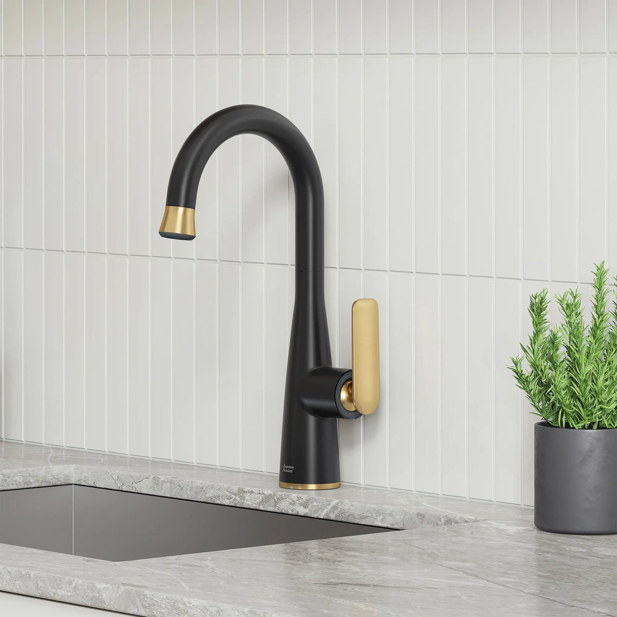Robinet de bar à bec rétractable Aspirations  // NOIR MAT/AUBE FRAÎCHE BROSSÉ // 263028_Aspirations_EnvironmentCloseUpl_1048274240_0002_FEBURARY2025_0_CDNwebp_a9566968-d04d-4357-a0b8-3a104ed0b8b4.webp