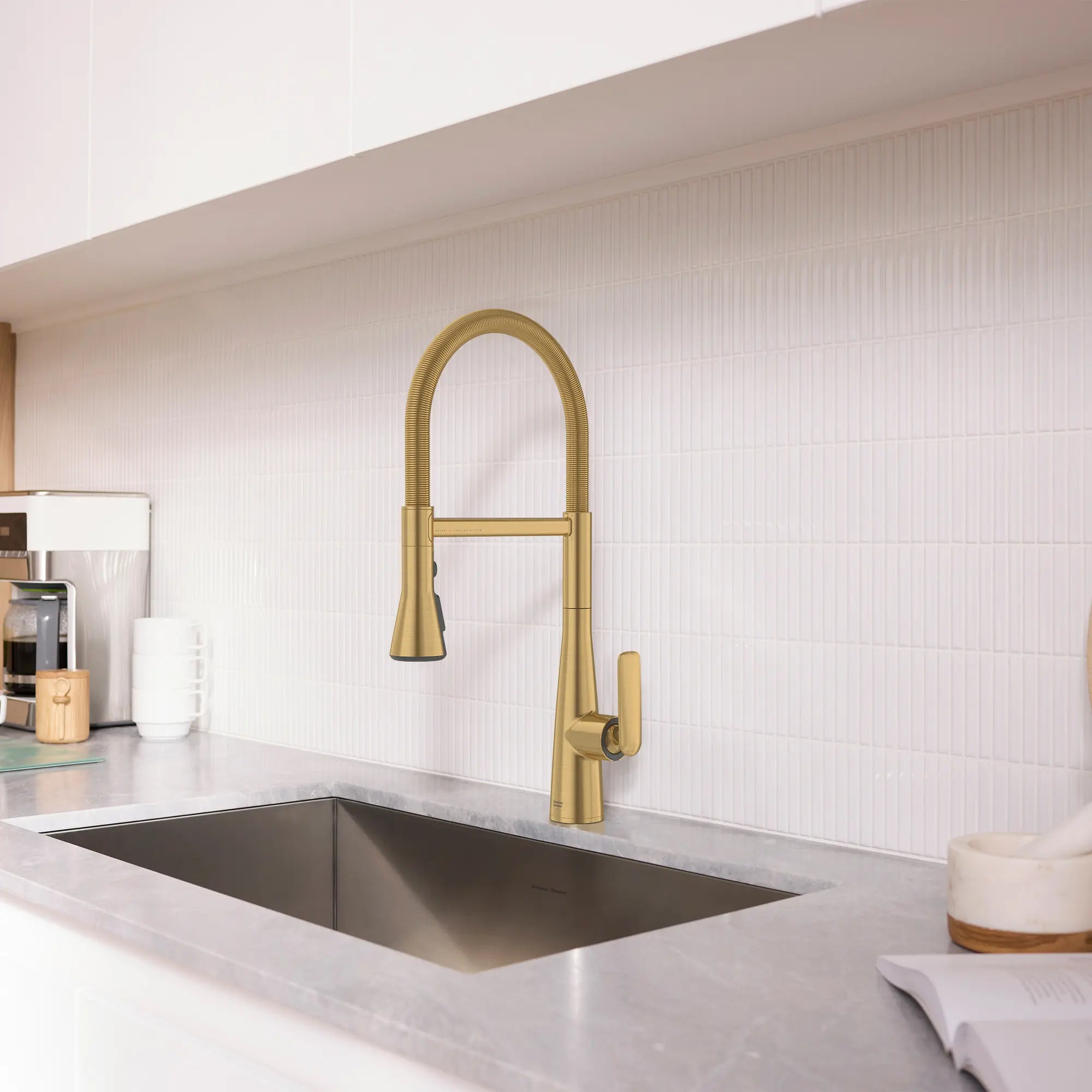 Robinet de cuisine semi-professionnel Aspirations  // AUBE FRAÎCHE BROSSÉ // 263035_Aspirations_EnvironmentCloseUp_104882GN00_0002_May2025_0_CDNwebp_419bd174-c846-4c48-9a02-65848349b2c1.webp