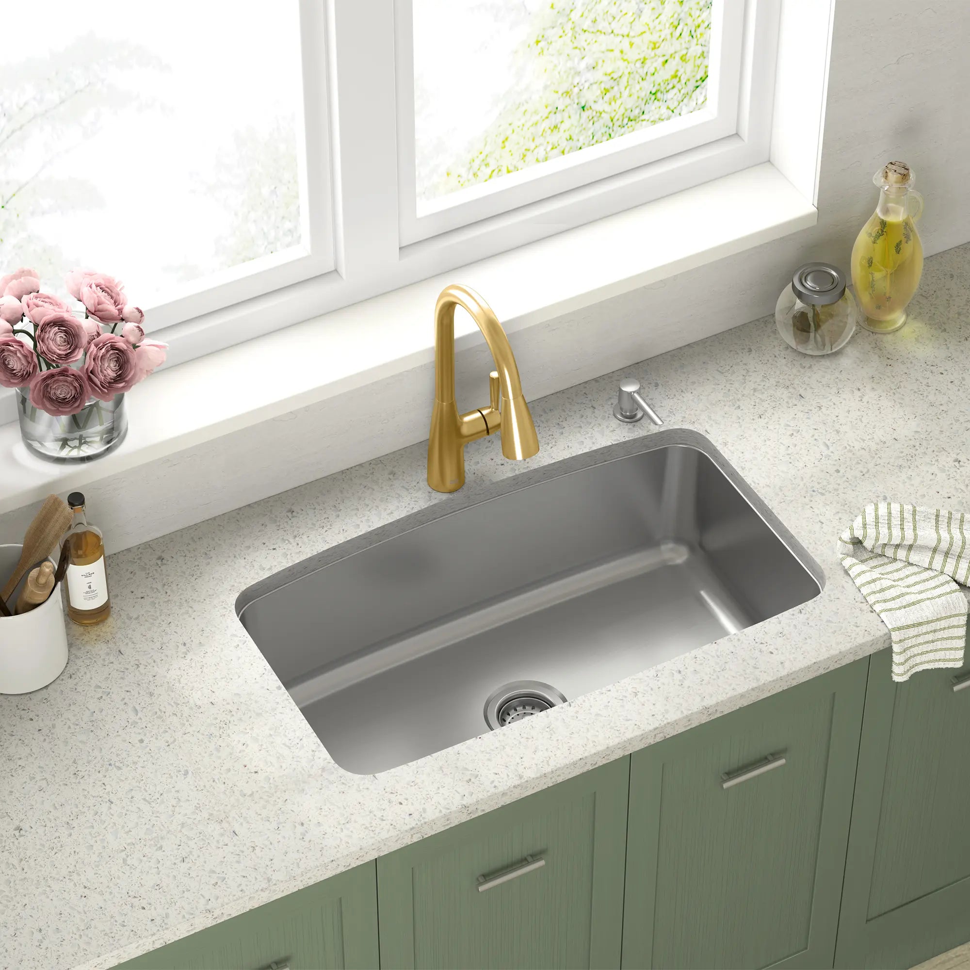 Robinet de cuisine Fairbury monocommande à douchette double, 1,8 gpm/6,8 L/min, avec poignée à levier // BRUSHED COOL SUNRISE // 263246_Fairbury_EnvironmentCloseUp_7418300GN0_0002_May2025_0_CDNwebp.webp