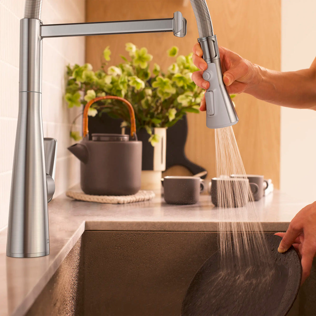 Robinet de cuisine semi-professionnel Aspirations  // INOX // 263727_Aspirations_EnvironmentCloseUp_104882DC00_0003_MAY2025_0_CDNwebp_543566ae-51da-46d0-ac3f-91fc9ccc1f3e.webp