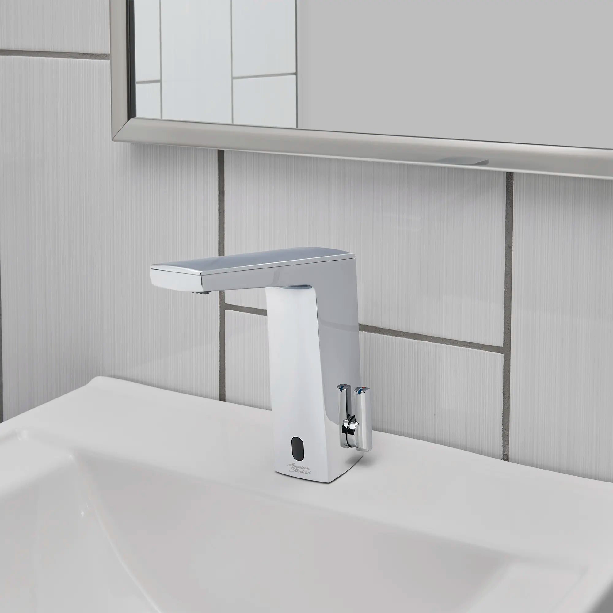Paradigm® Selectronic® - robinet sans contact, modèle de base et butée de sécurité SmarTherm + ADM, 0,5 gpm/1,9 L/min // CHROME POLI // 285579_B-7025315002_1_0_CDNwebp.webp