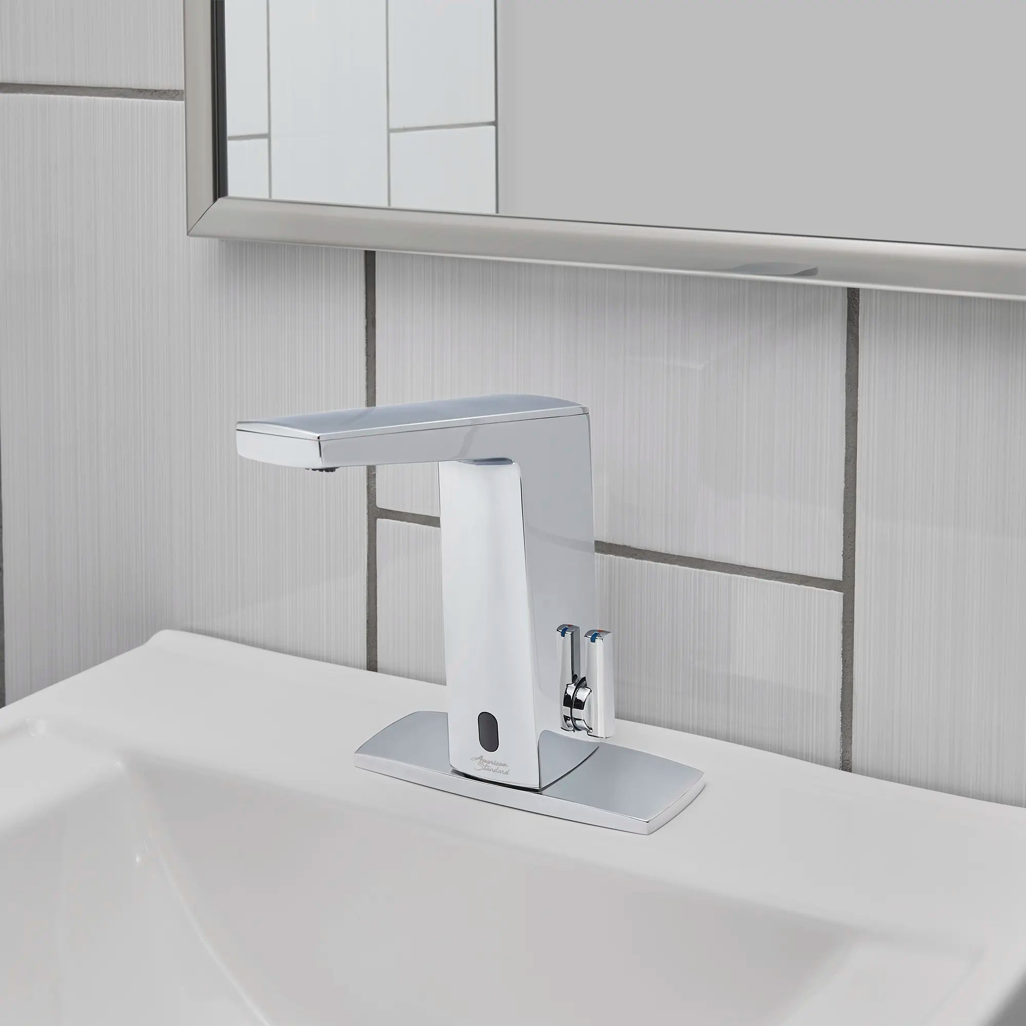 Paradigm® Selectronic® - robinet sans contact, modèle de base et butée de sécurité SmarTherm + ADM, 0,5 gpm/1,9 L/min // CHROME POLI // 285580_B-7025315002_0_CDNwebp.webp