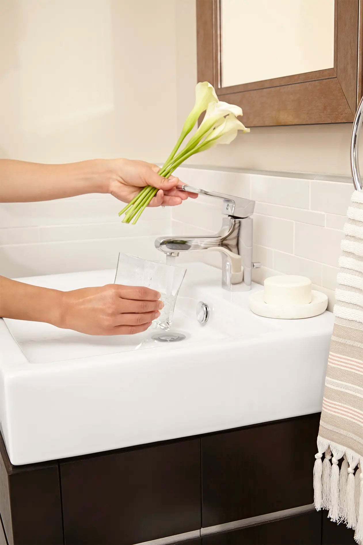 Studio® - Robinet de salle de bain monotrou à poignée unique avec poignée à levier // CHROME POLI // 33016_L_9205024339_2590101002_1_0_CDNwebp.webp