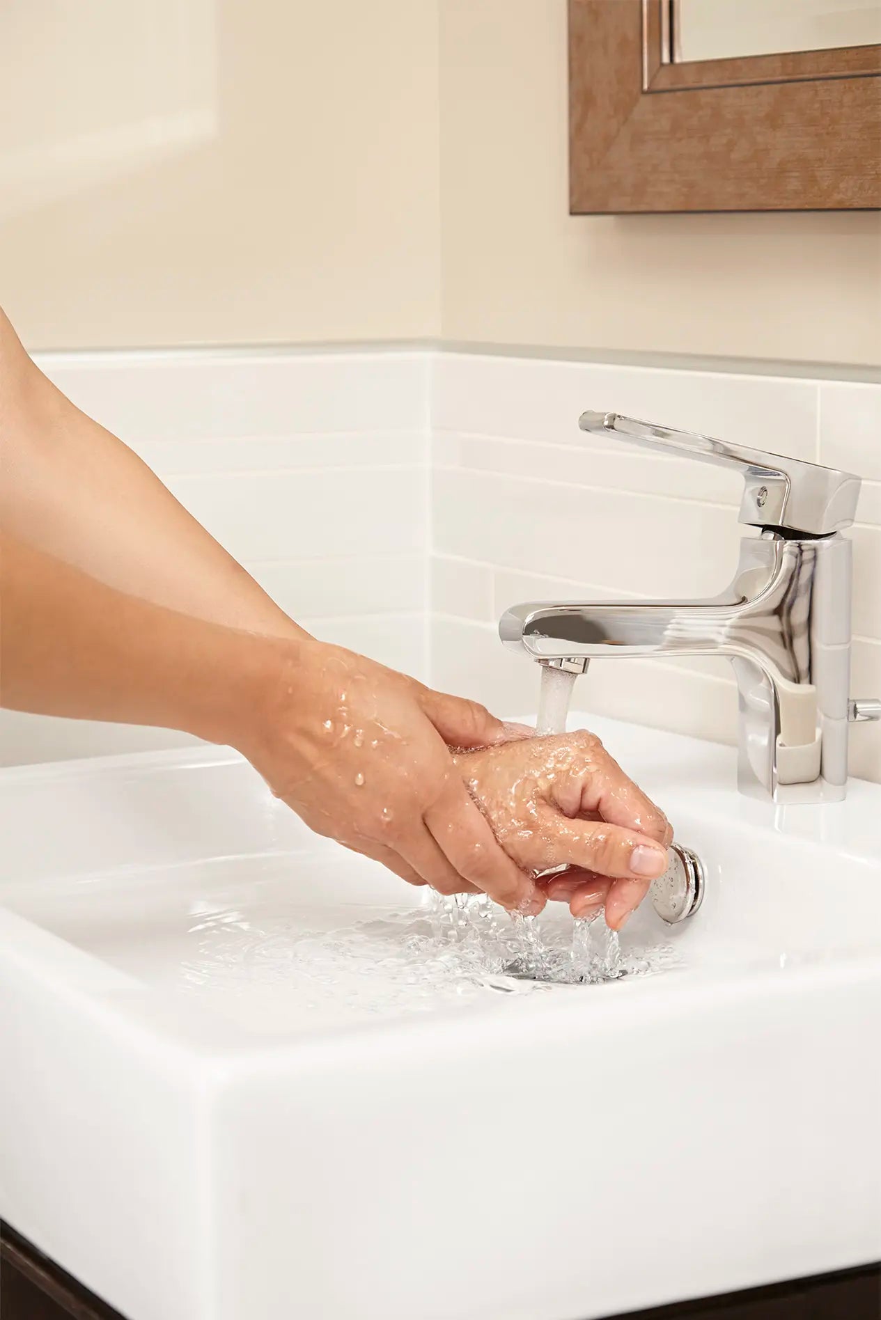 Studio® - Robinet de salle de bain monotrou à poignée unique avec poignée à levier // CHROME POLI // 33018_L_9205024339_2590101002_2_0_CDNwebp.webp