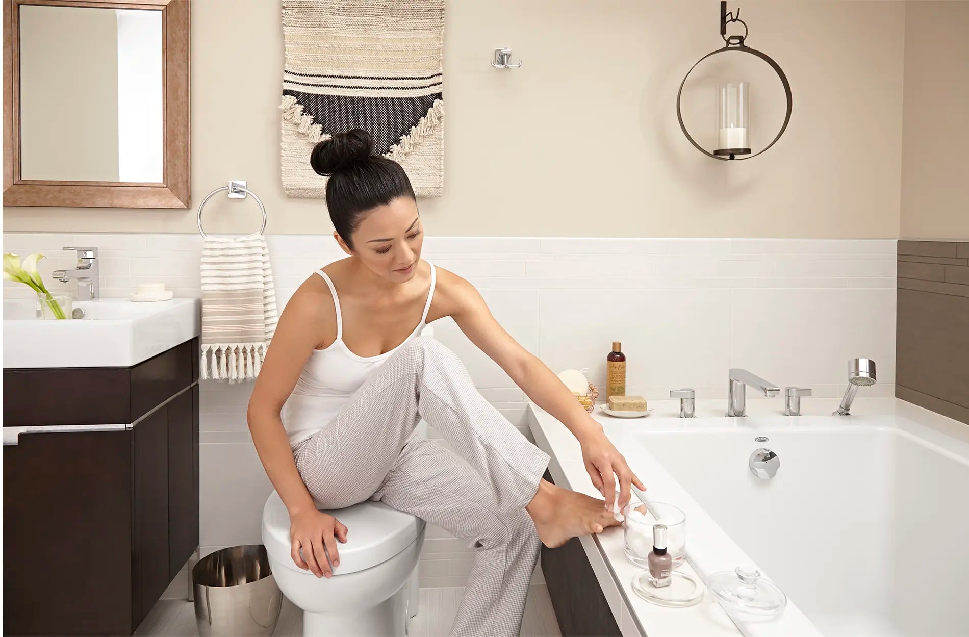 Studio® - Robinet de baignoire avec poignées à levier et douchette personnelle // CHROME POLI // 33019_L_9205024339_2590101002_2938068CD2020_2590901002_0_CDNwebp.webp