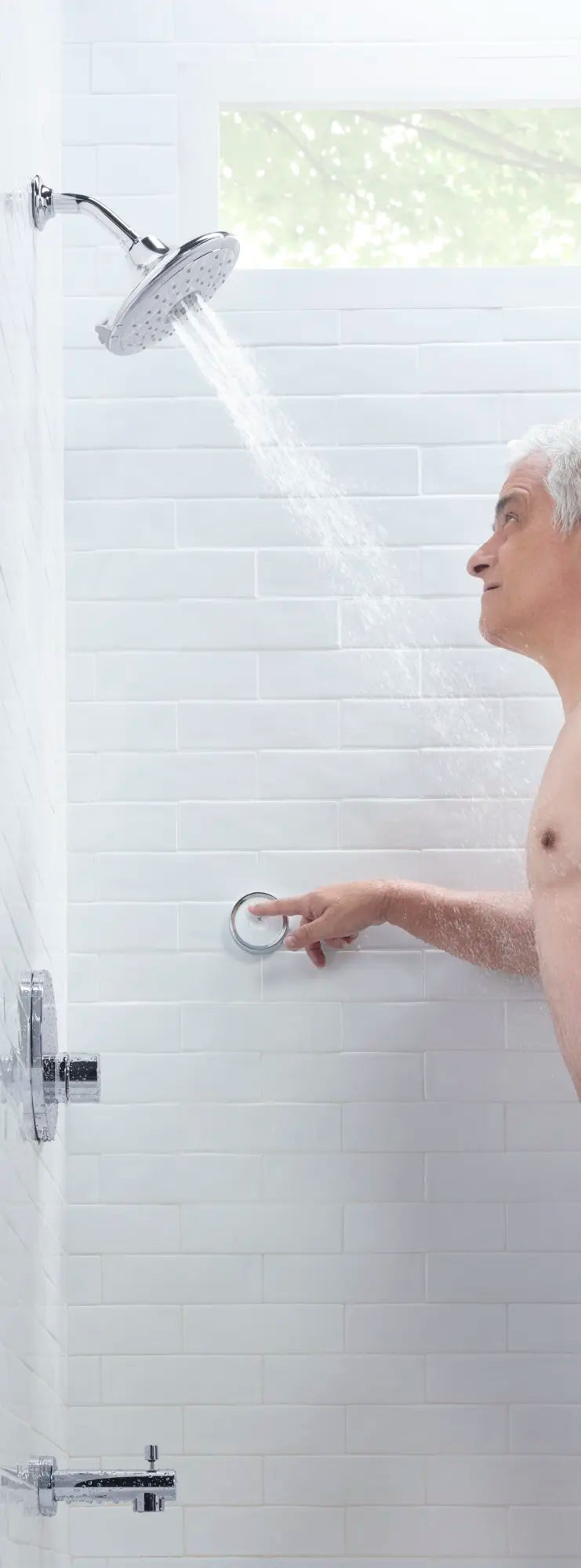 Pomme de douche fixe Spectra® eTouch de 7 po, 2,5 gpm/9,5 L/min // CHROME POLI // 33151_L-9035474002_5_0_CDNwebp.webp