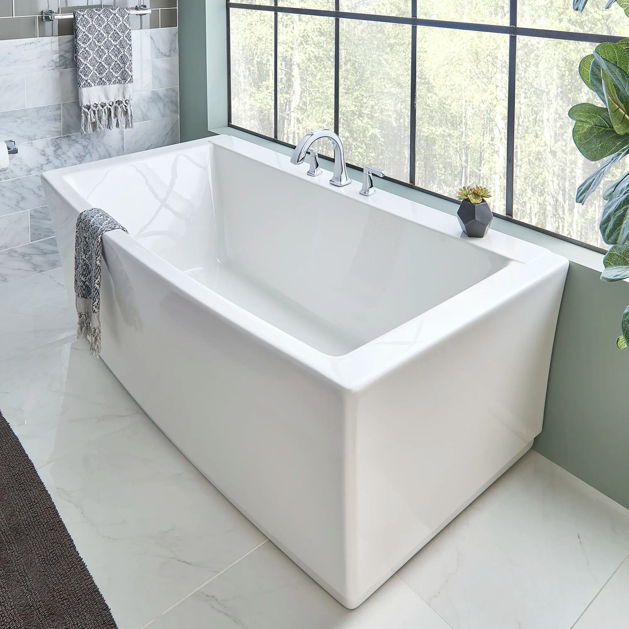 Baignoire autoportante Townsend® 68 x 36 po avec renvoi central // BLANC // 41019_B-2691004020_0_CDNwebp.webp