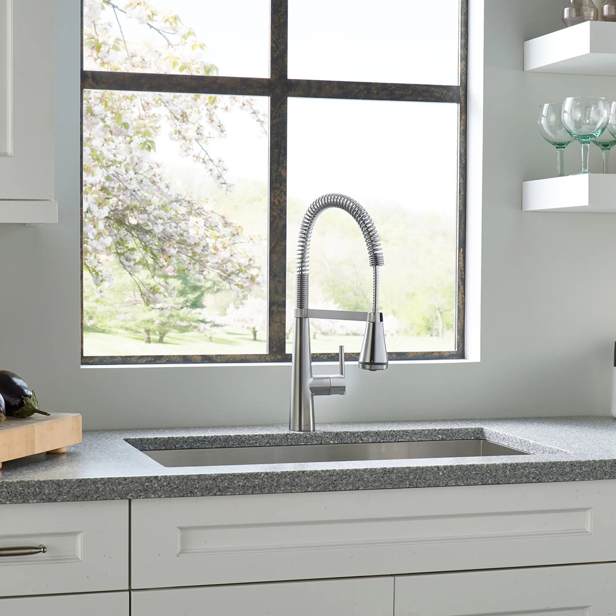 Robinet de cuisine Edgewater® Semi-Pro à monocommande et jets multiples, 5,7 L/min (1,5 gpm) // INOX // 56835_4932350075_5__0_CDNwebp.webp