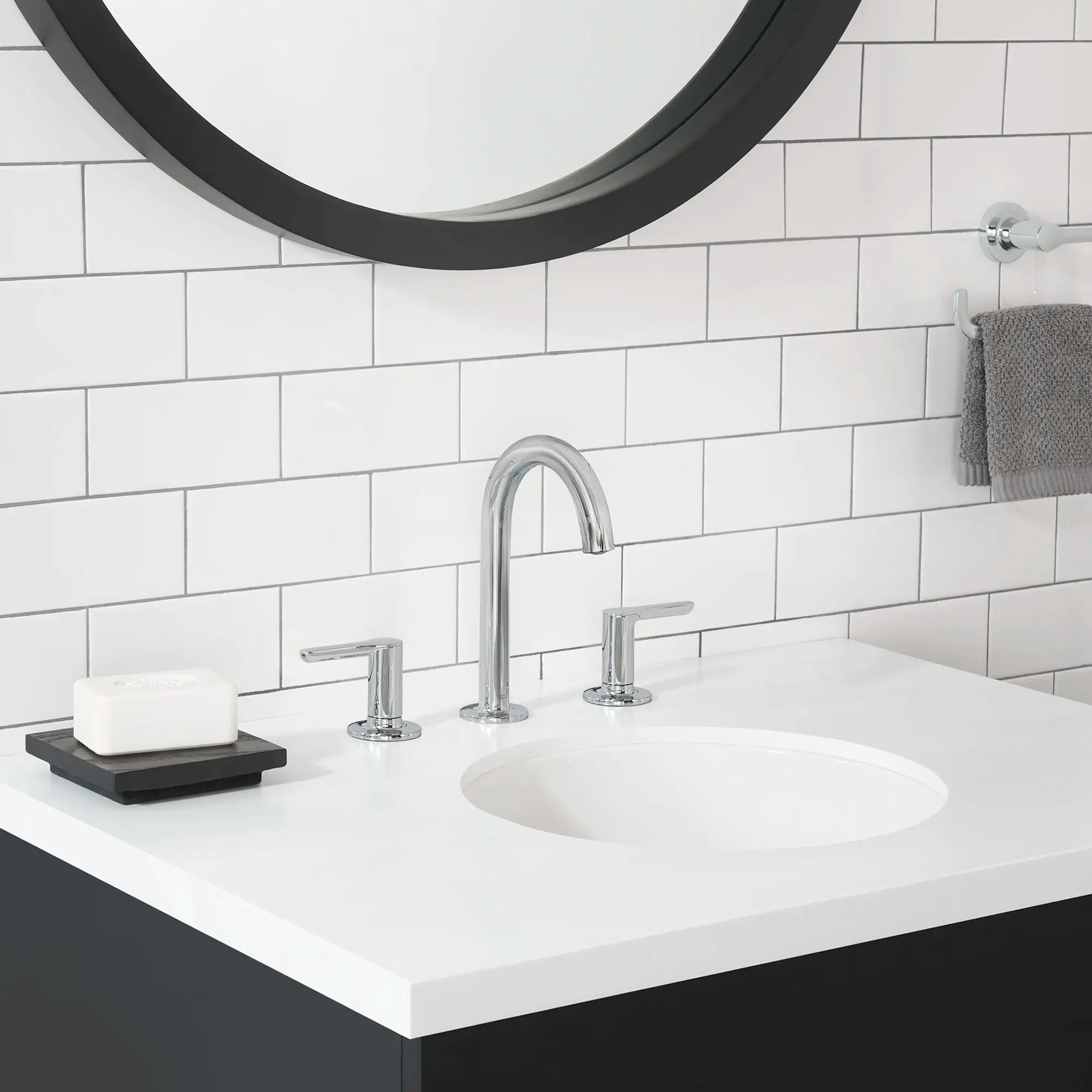 Studio® S - Robinet de salle de bain à 2 poignées espacées de 8 po 4,5 L/min/1,2 gpm avec poignées à levier // CHROME POLI // 59072_7105801002__1__0_CDNwebp.webp