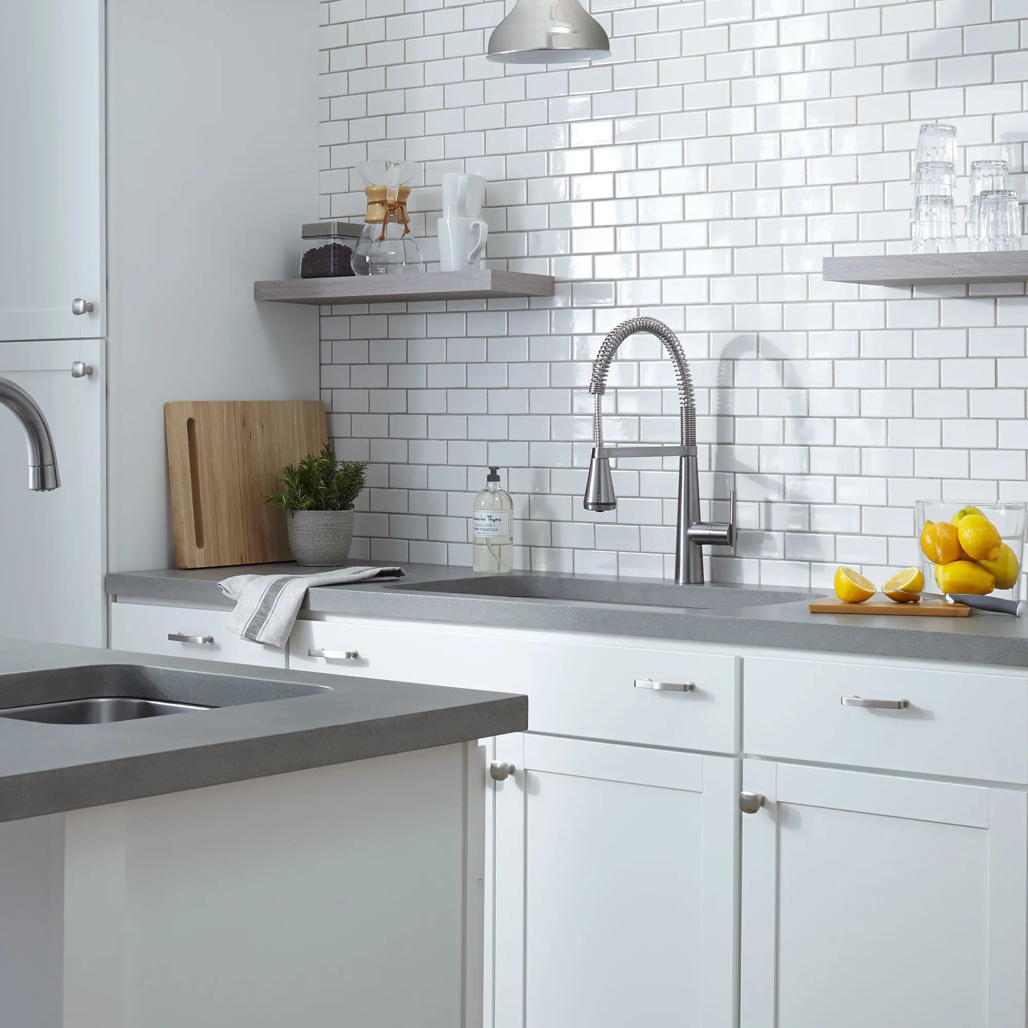 Robinet de cuisine Edgewater® Semi-Pro à monocommande et jets multiples, 5,7 L/min (1,5 gpm) // INOX // 66094_B_4932350075_1__CDNwebp.webp