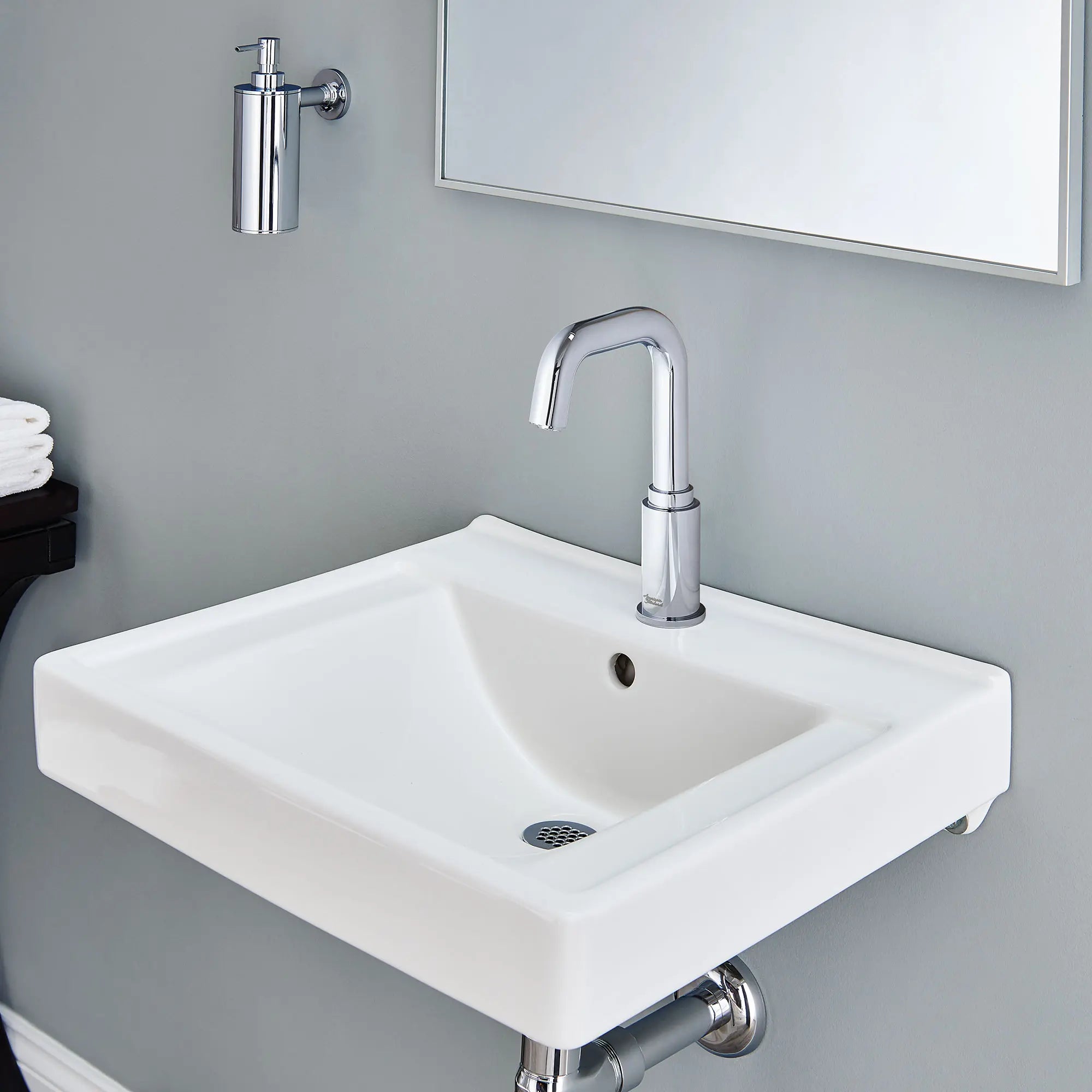 Lavabo mural Decorum® avec EverClean®, trou central seulement // BLANC // 66197_B_9024001EC020_CDNwebp.webp