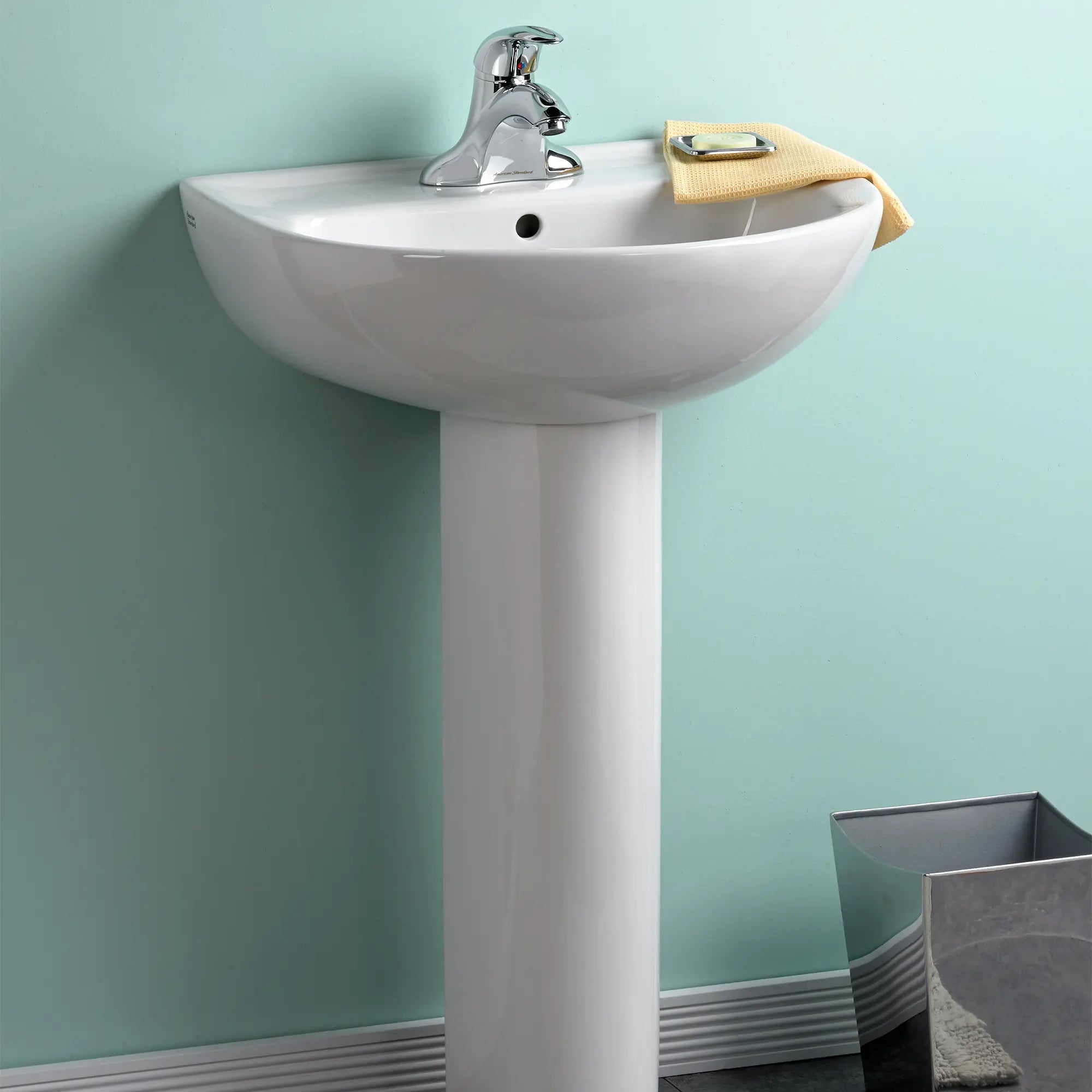 Evolution® - Lavabo sur colonne de 22 po et centres de 4 po // BLANC // 67469_B-0467004020_CDNwebp.webp