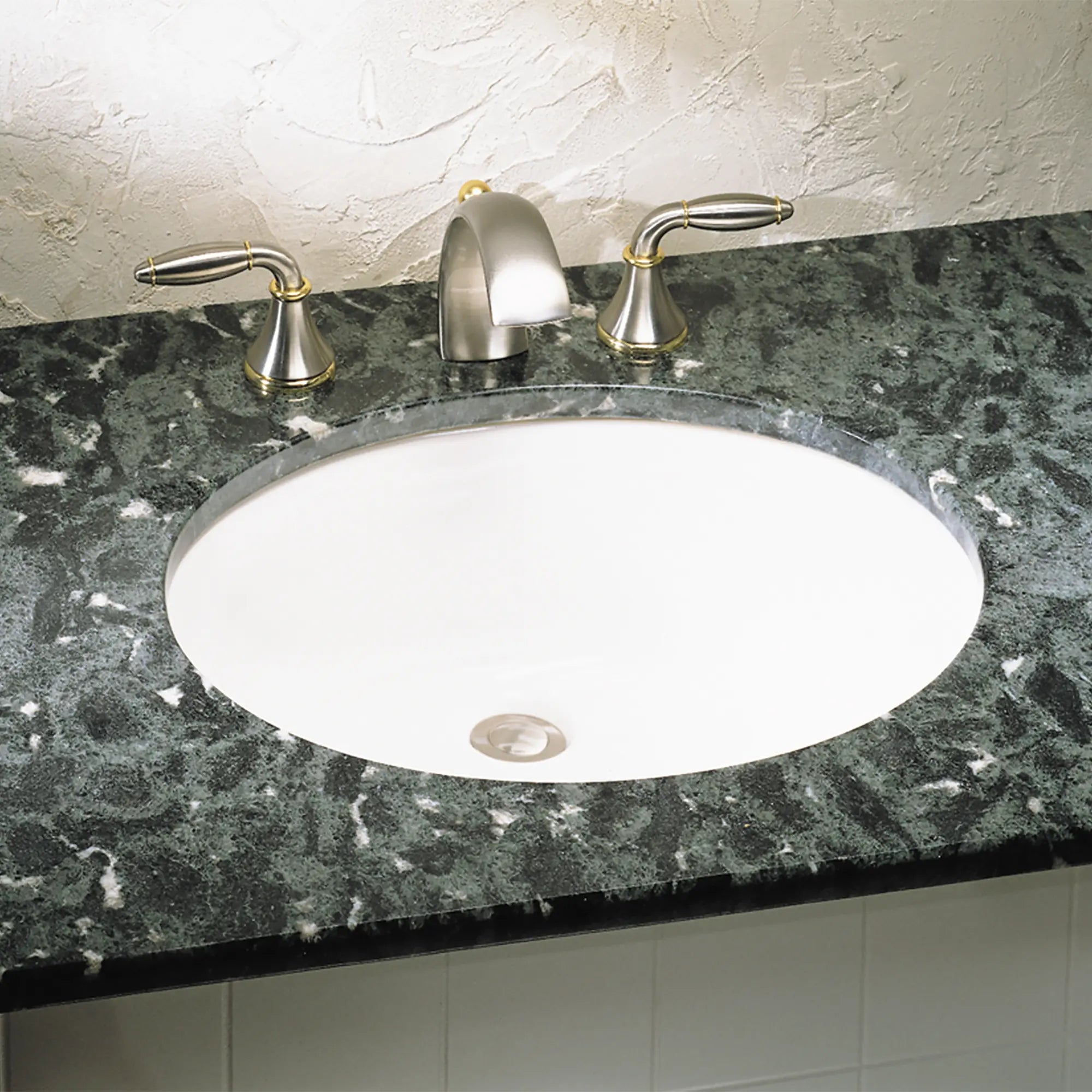 Petit lavabo Ovalyn sous plan // BLANC // 67510_B-0495221020_CDNwebp.webp