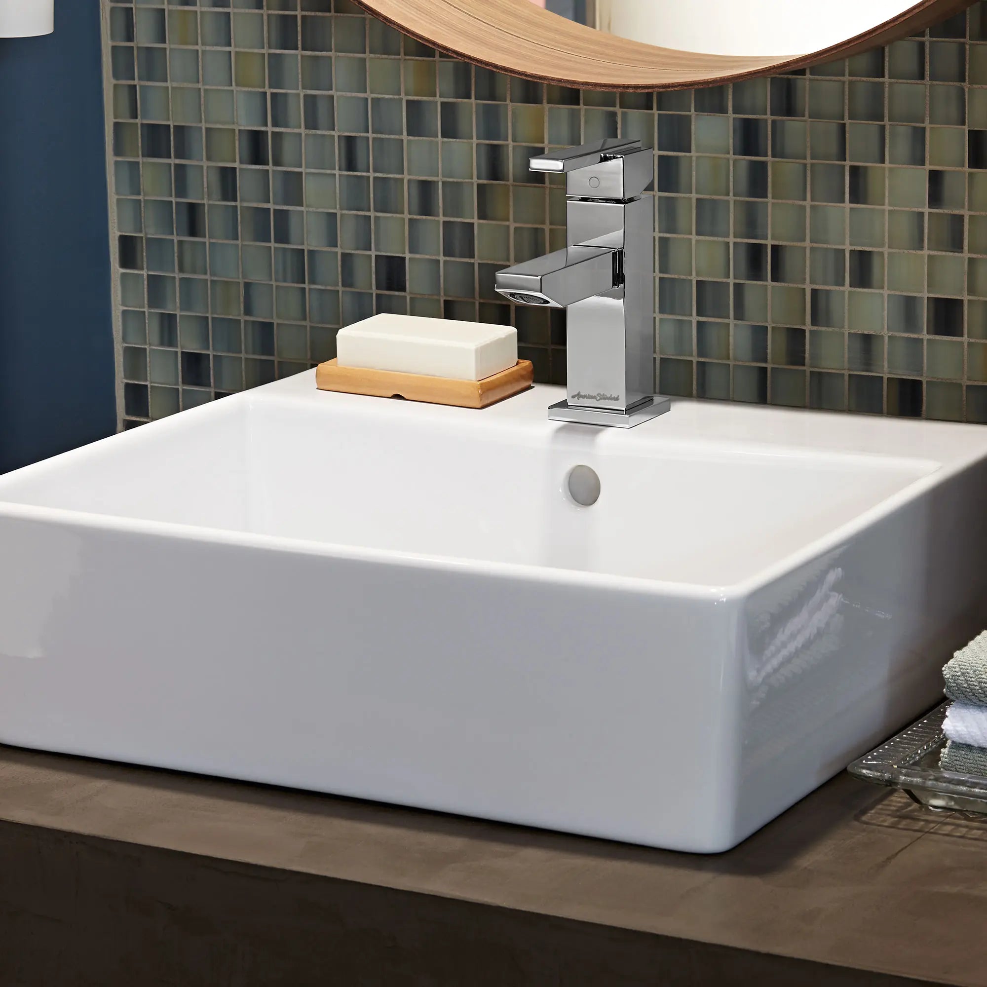 Lavabo Loft® sur plan - trou central seulement // BLANC // 67574_B-0552001020_03__1__CDNwebp.webp