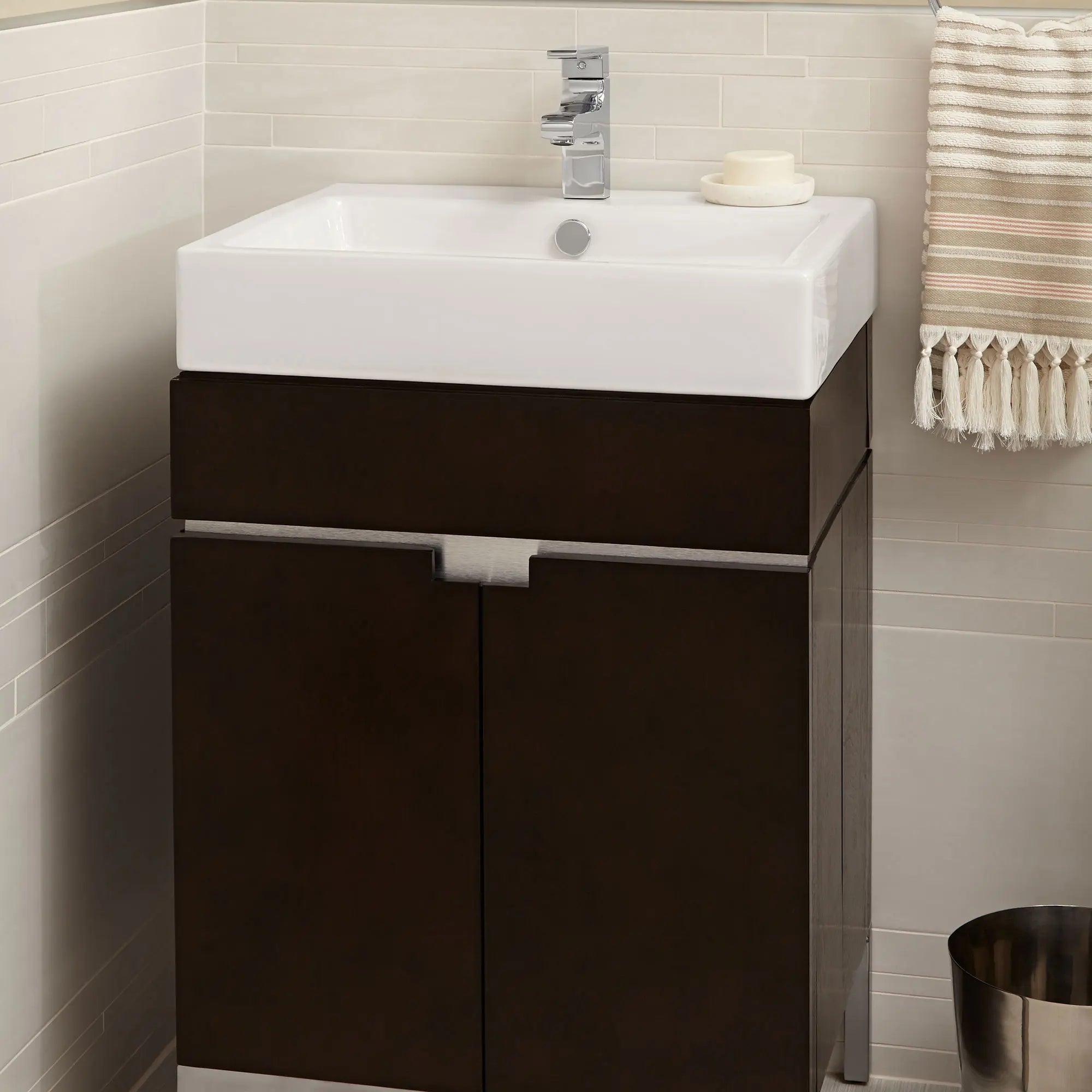 Lavabo Studio® sur plan, 22 x 18,5 po - trou central seulement // BLANC // 67634_B-0621001020_CDNwebp.webp