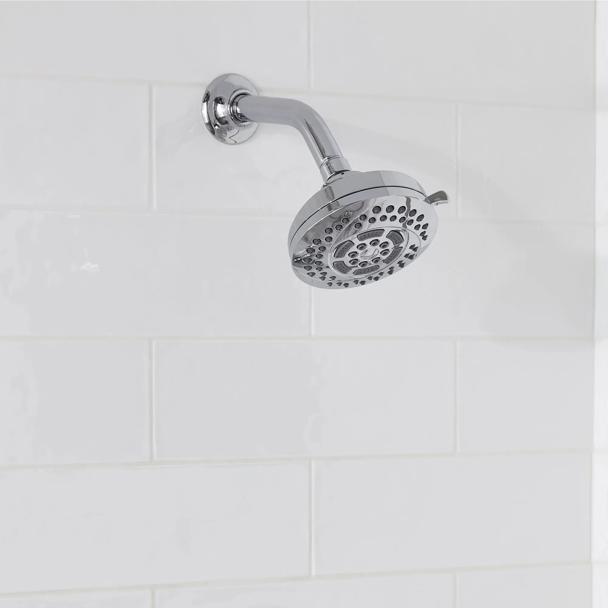 Pomme de douche fixe Hydrofocus® de 4-1/2 po, économie d'eau : 2,0 gpm/7,6 L/min // CHROME POLI // 68153_B-1660206002_02_CDNwebp.webp