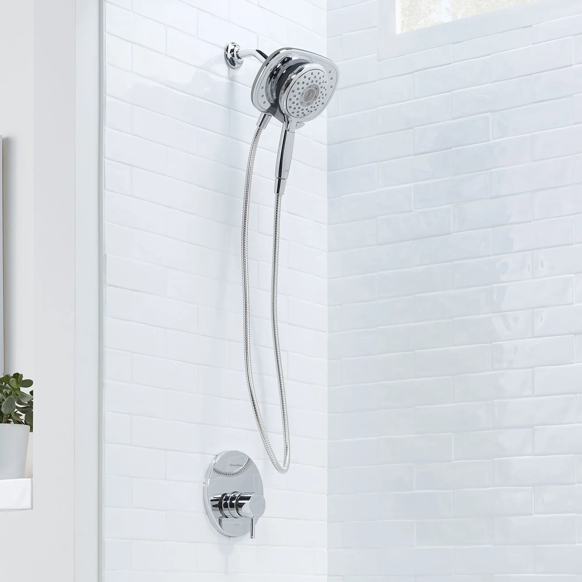 Pomme de douche Spectra® Duo 1,8 GPM 4 fonctions 2 en 1 // CHROME POLI // 68411_B-1698254002_CDNwebp.webp