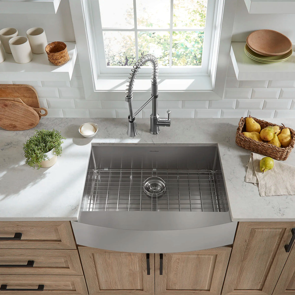 Évier-tablier Pekoe® en acier inoxydable à cuve simple, 33 x 22 po // INOX // 69289_B-18SB9302200A075_Grid_CDNwebp.webp