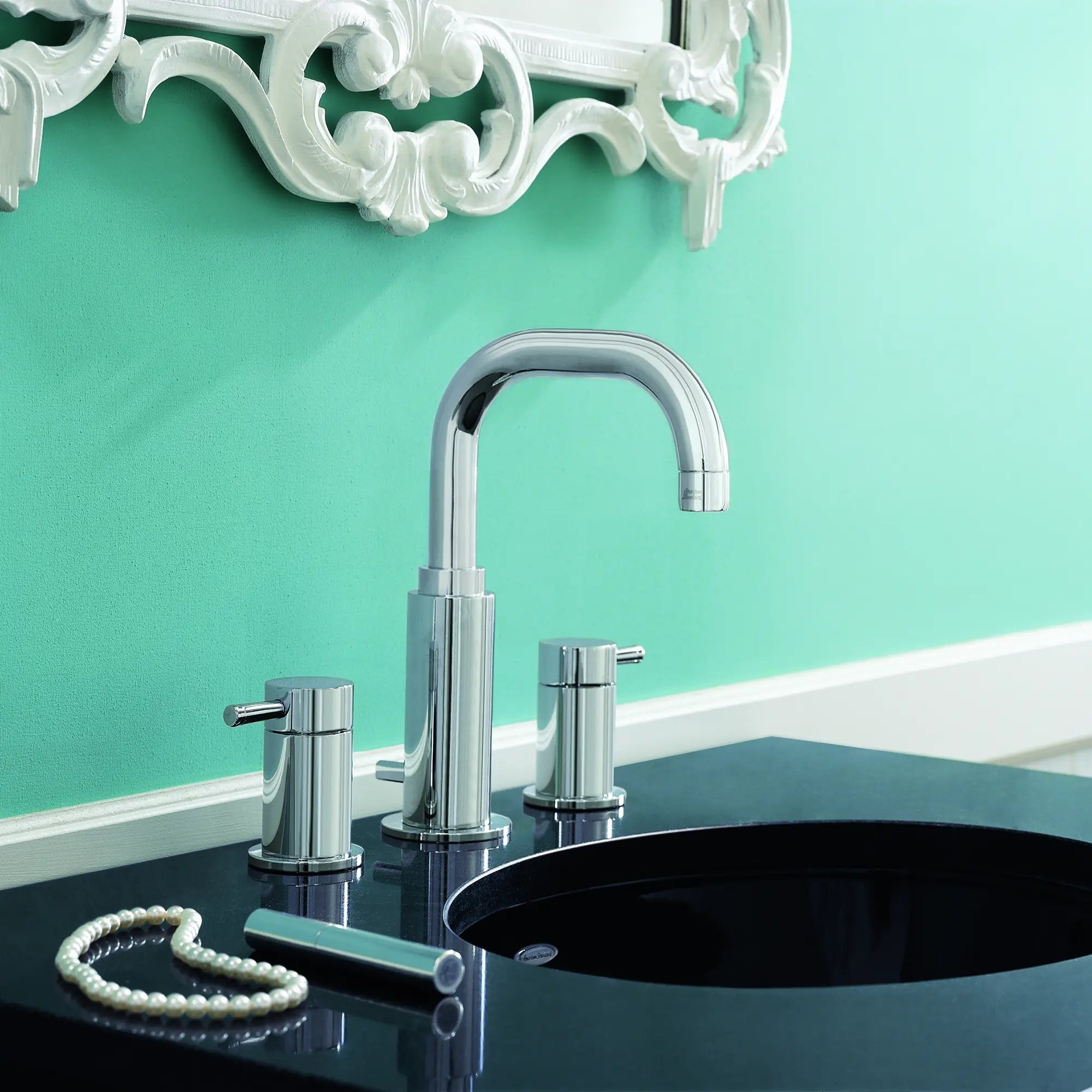 Serin® - Robinet de salle de bain à 2 poignées espacées de 8 po 2,3 gpm/ 4,5 L/min avec poignées à levier // CHROME POLI // 69796_B-2064801002_CDNwebp.webp